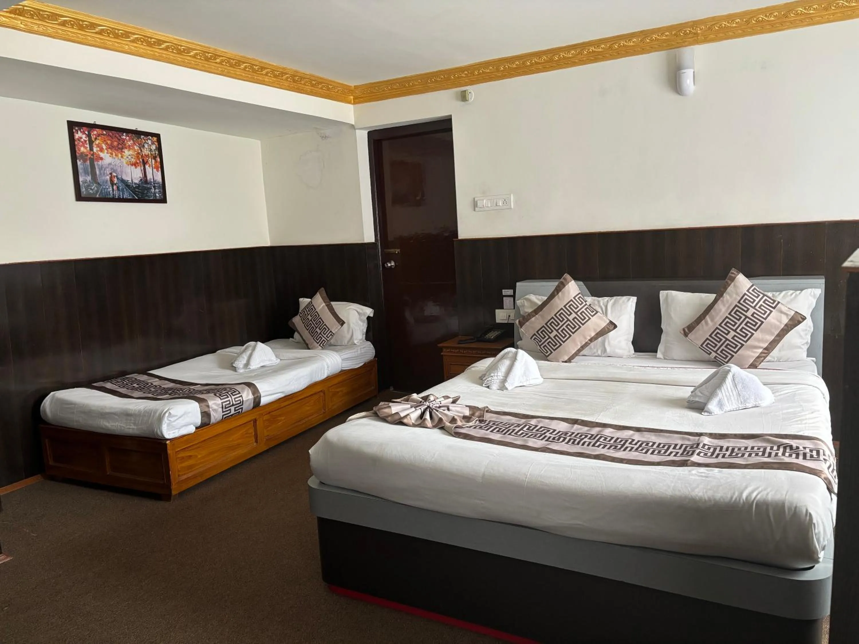 Bed in Hotel KASTURI PALACE & RESTAURANT DARJEELING
