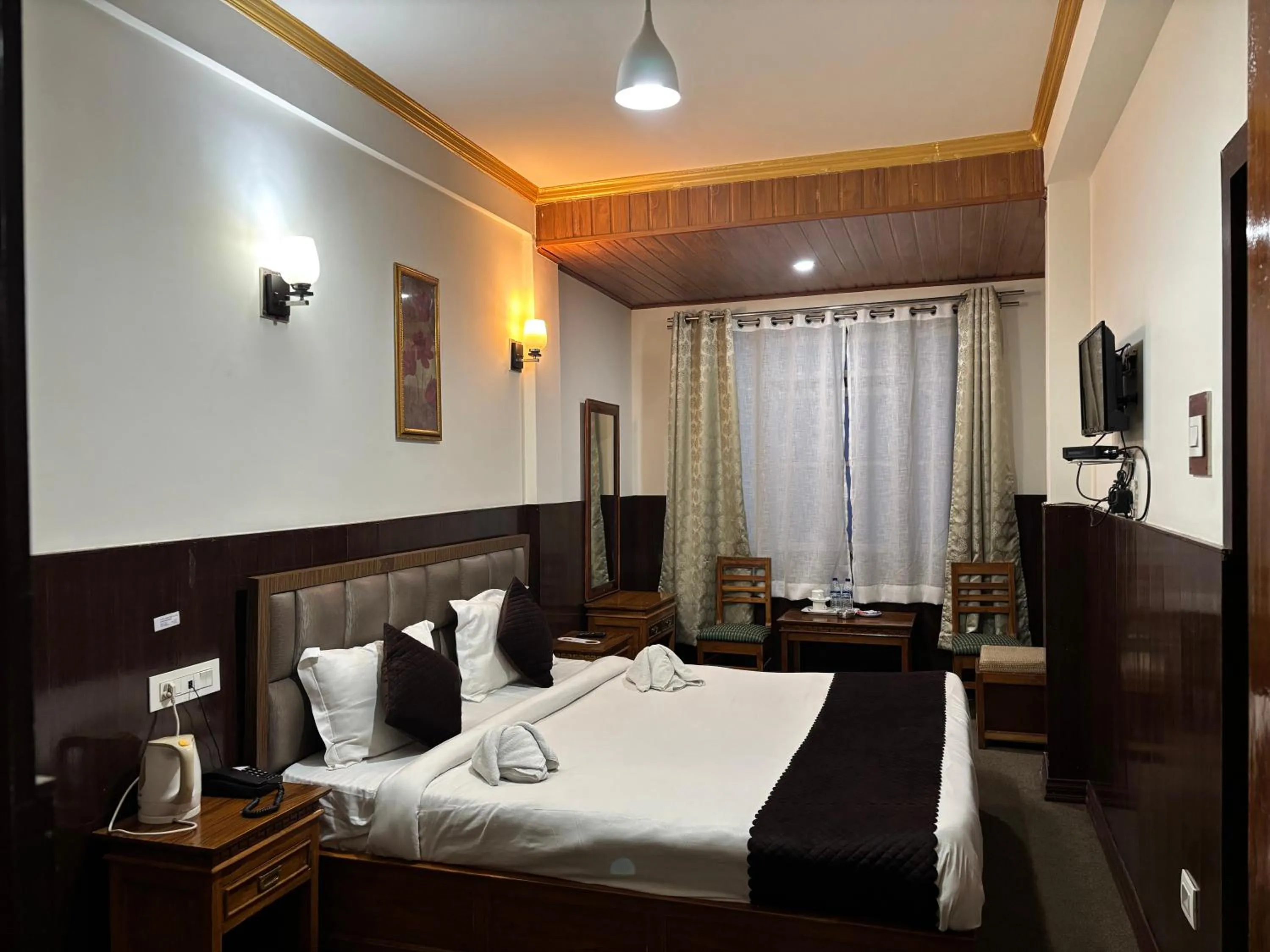 Bed in Hotel KASTURI PALACE & RESTAURANT DARJEELING