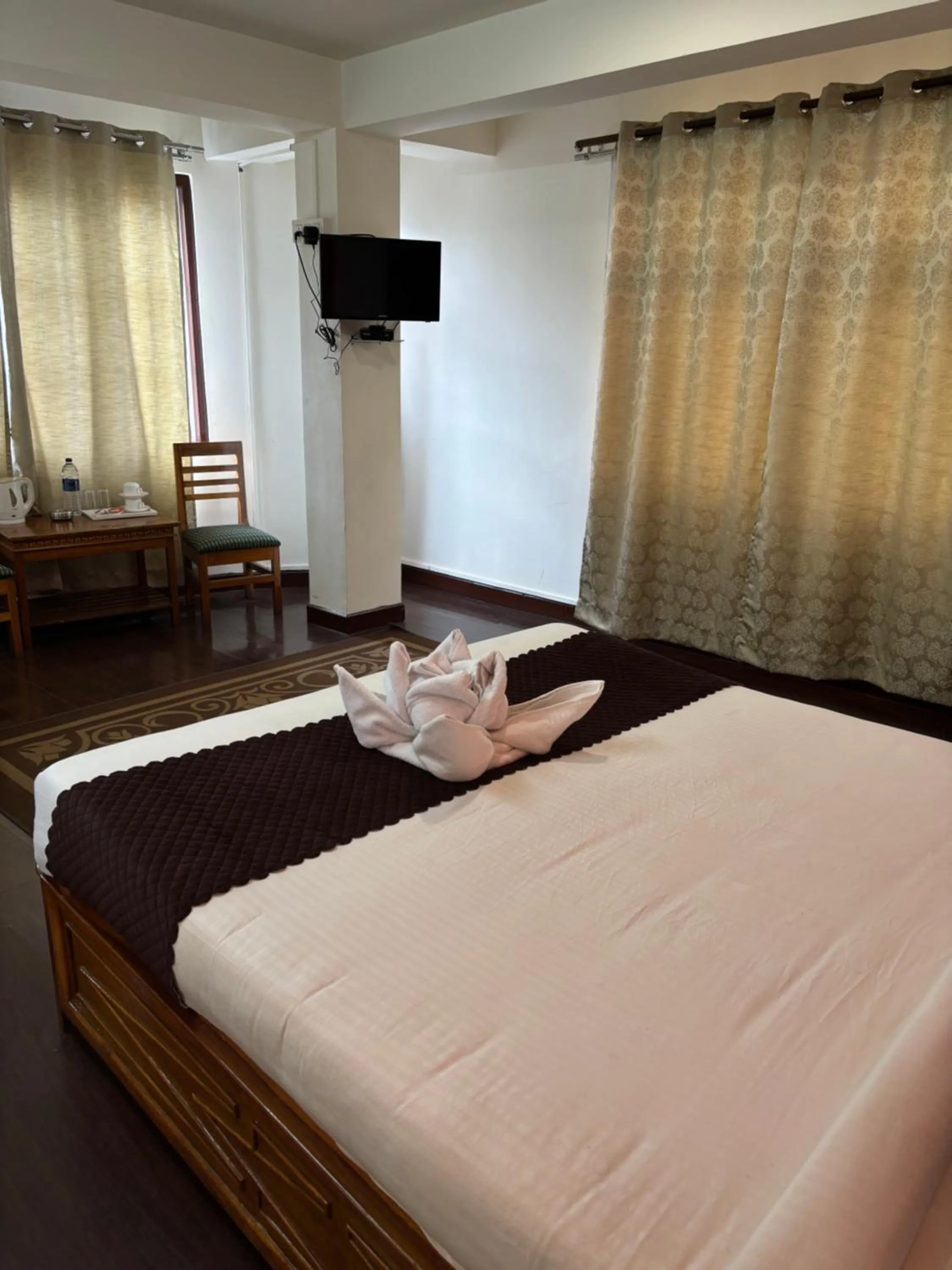 Bed in Hotel KASTURI PALACE & RESTAURANT DARJEELING