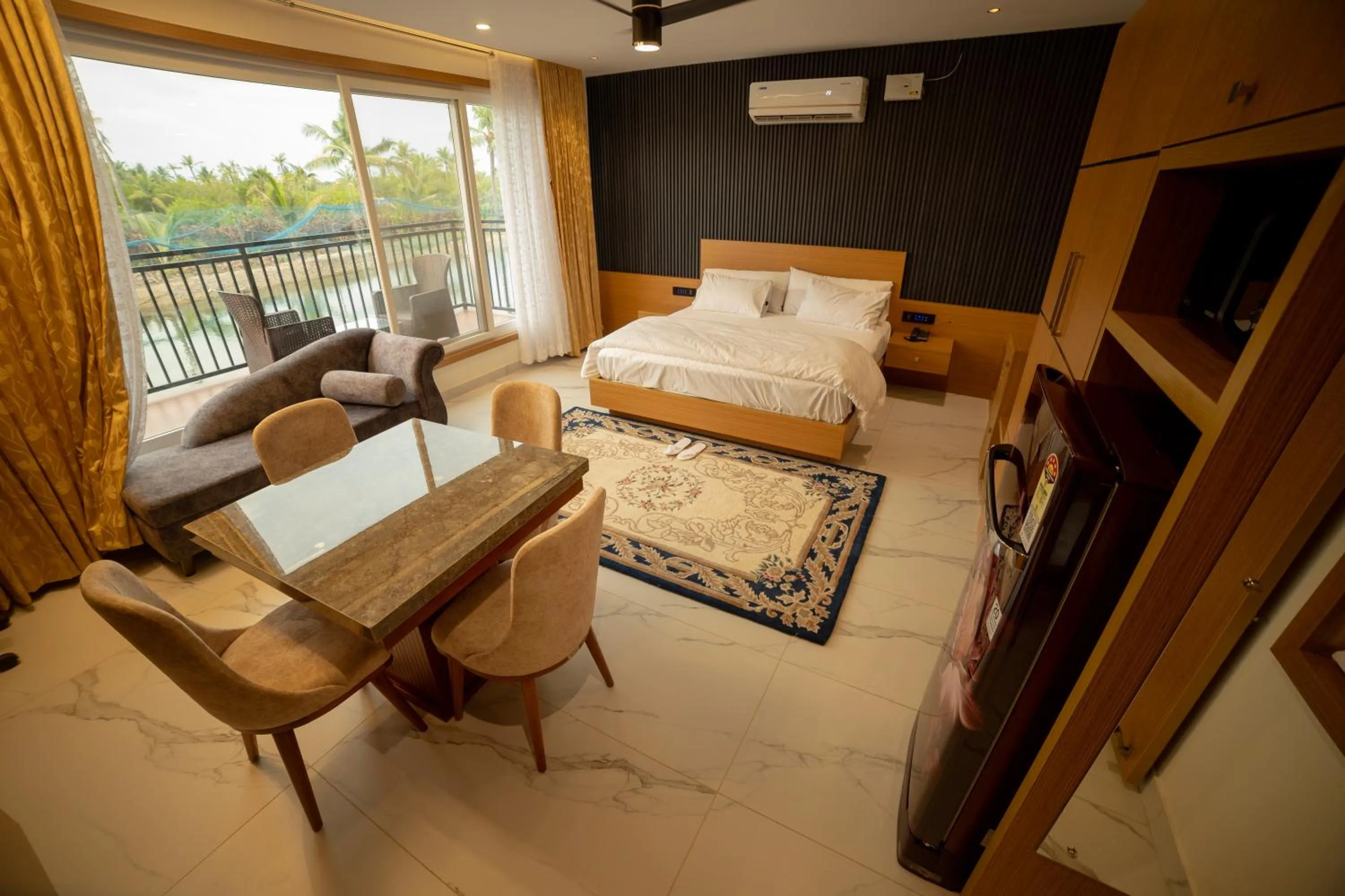 Balcony/Terrace, Bed in S Cross Munroe Island Resort