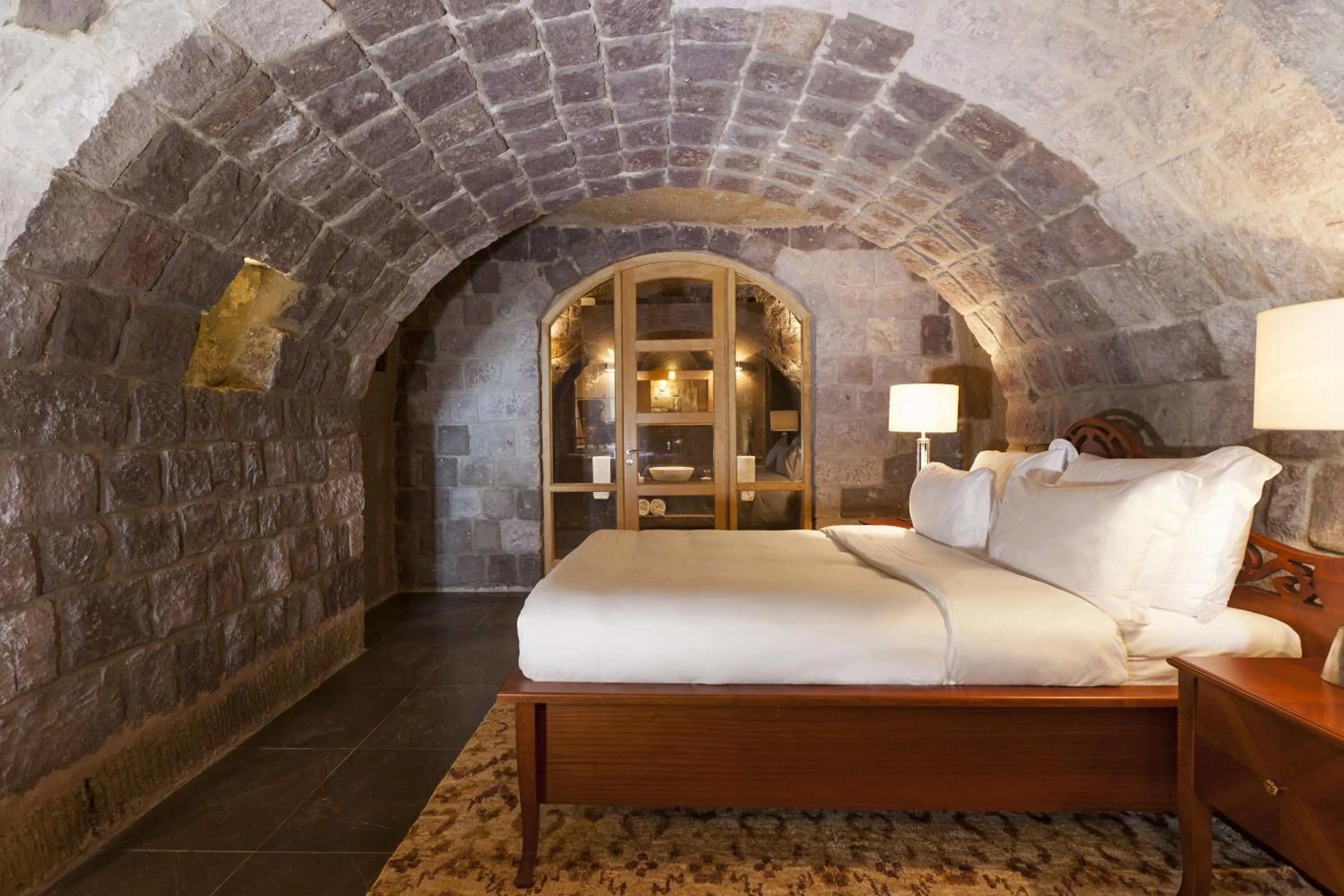 Photo of the whole room, Bed in Exedra Cappadocia