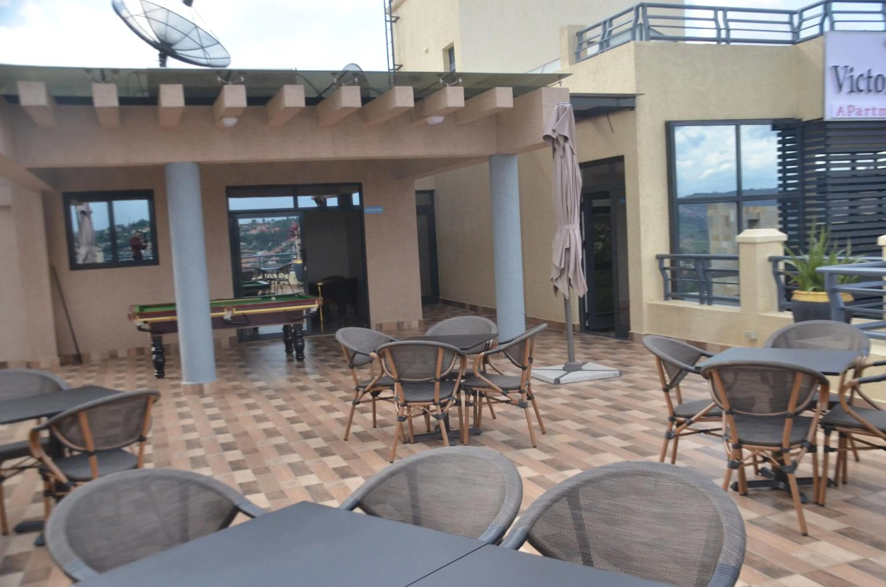 Restaurant/places to eat in Victory Villa Apartment hotel