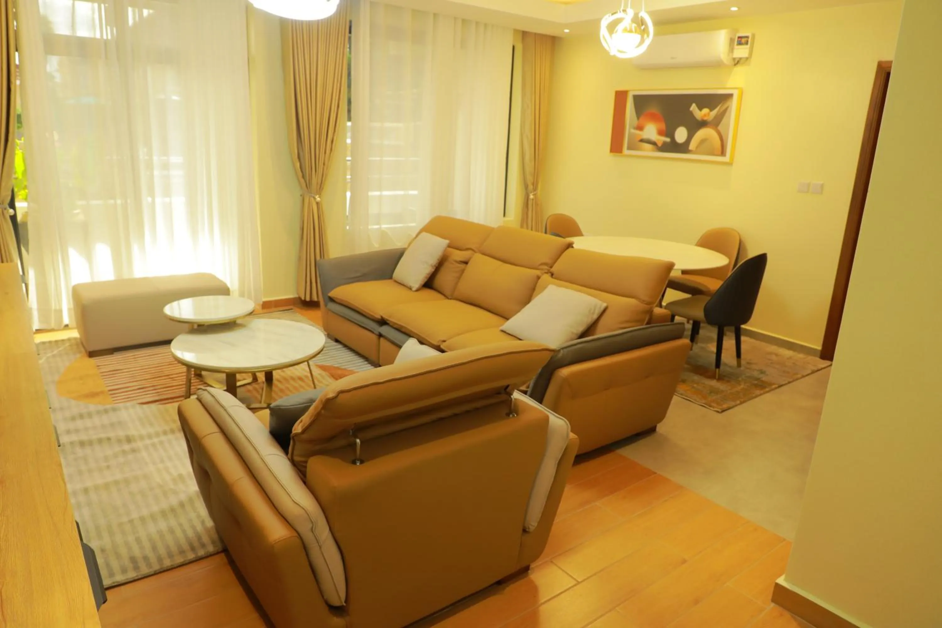 TV and multimedia in Victory Villa Apartment hotel