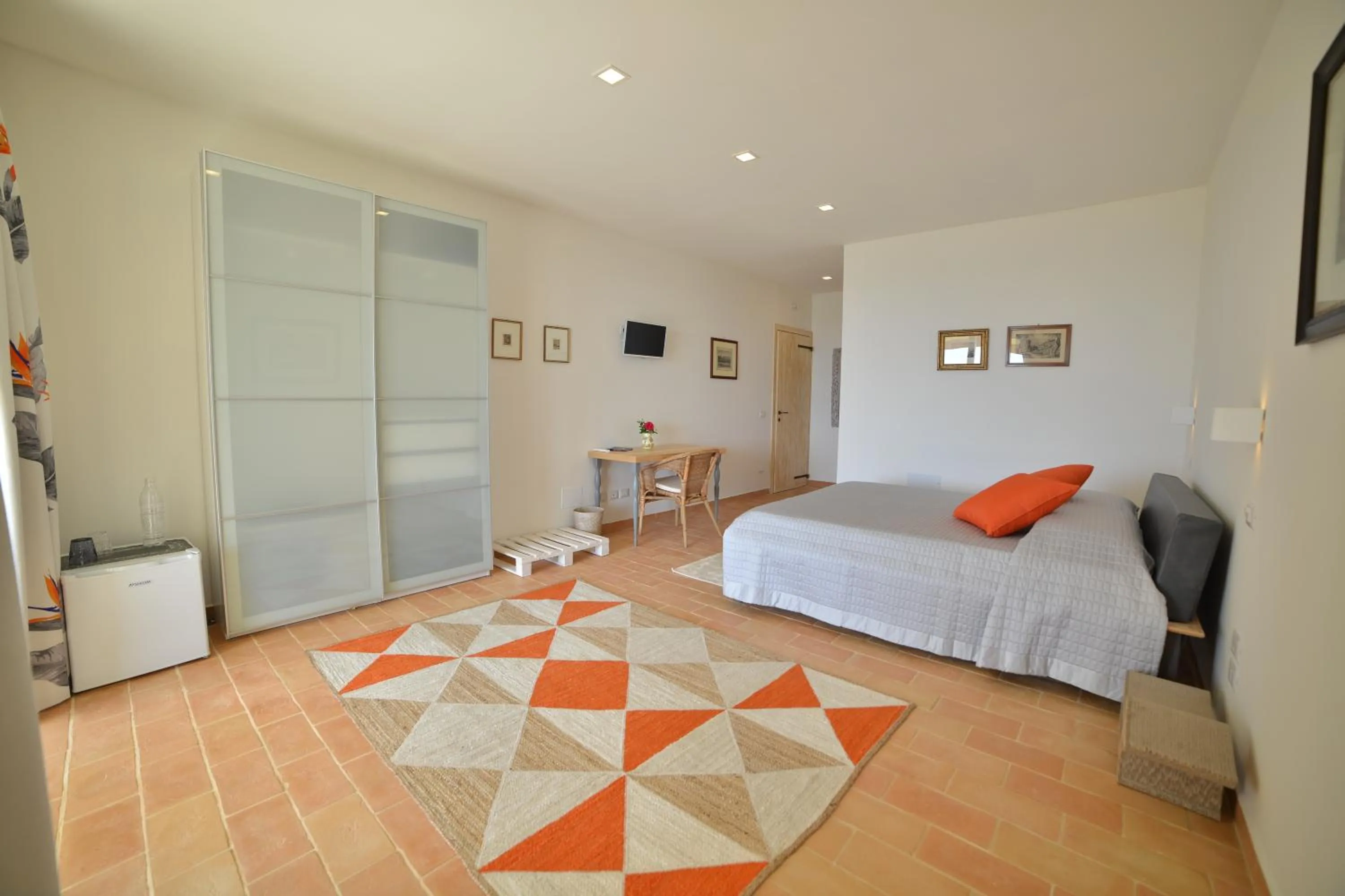 Photo of the whole room in Villa Clara