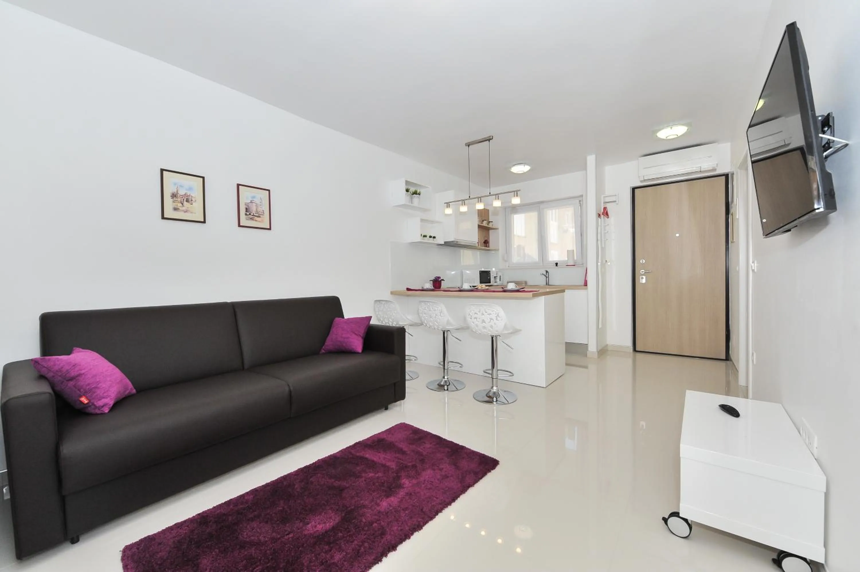 Communal lounge/ TV room in Luka Residence Apartments
