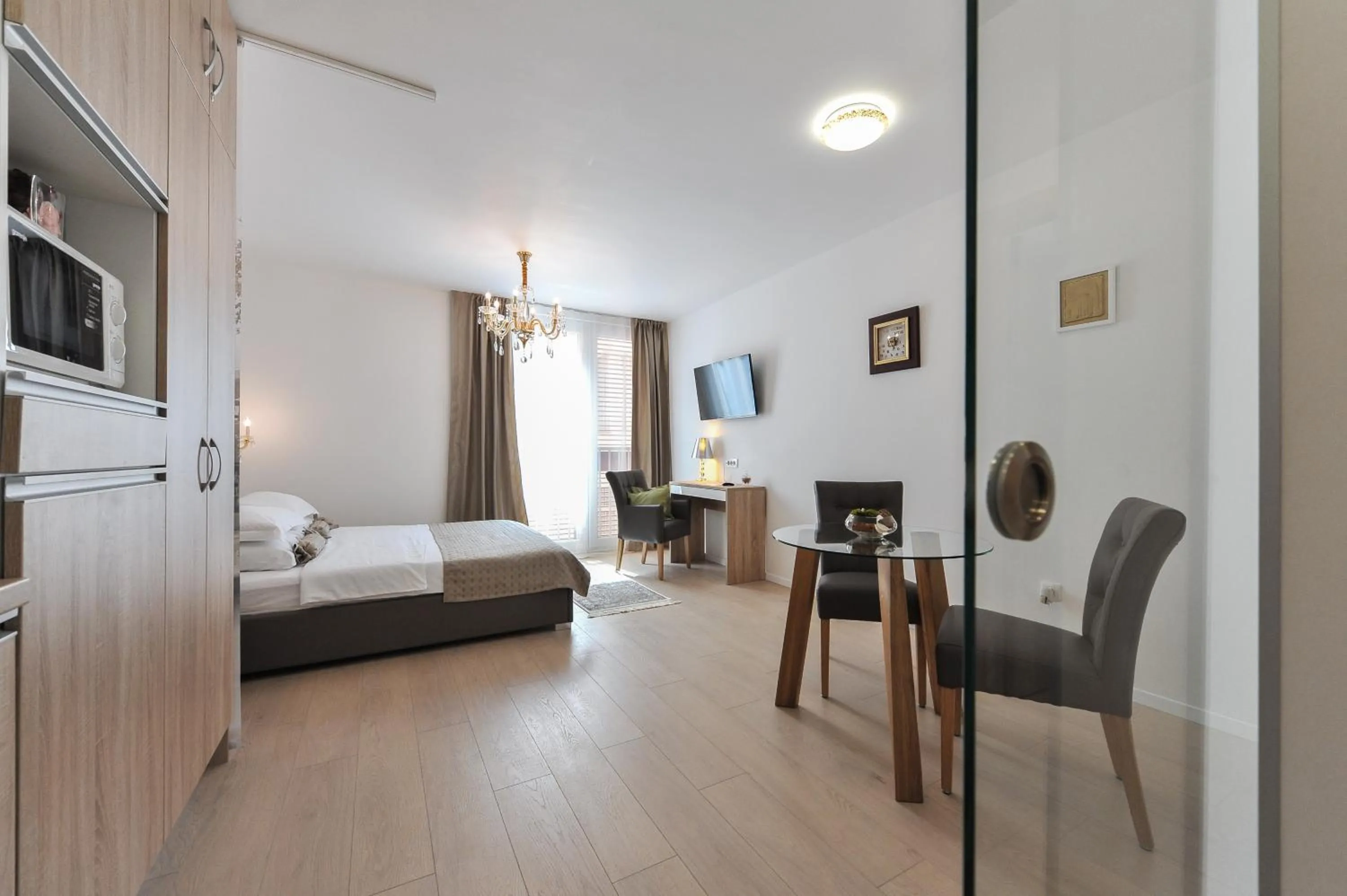 Kitchen or kitchenette, Bed in Luka Residence Apartments