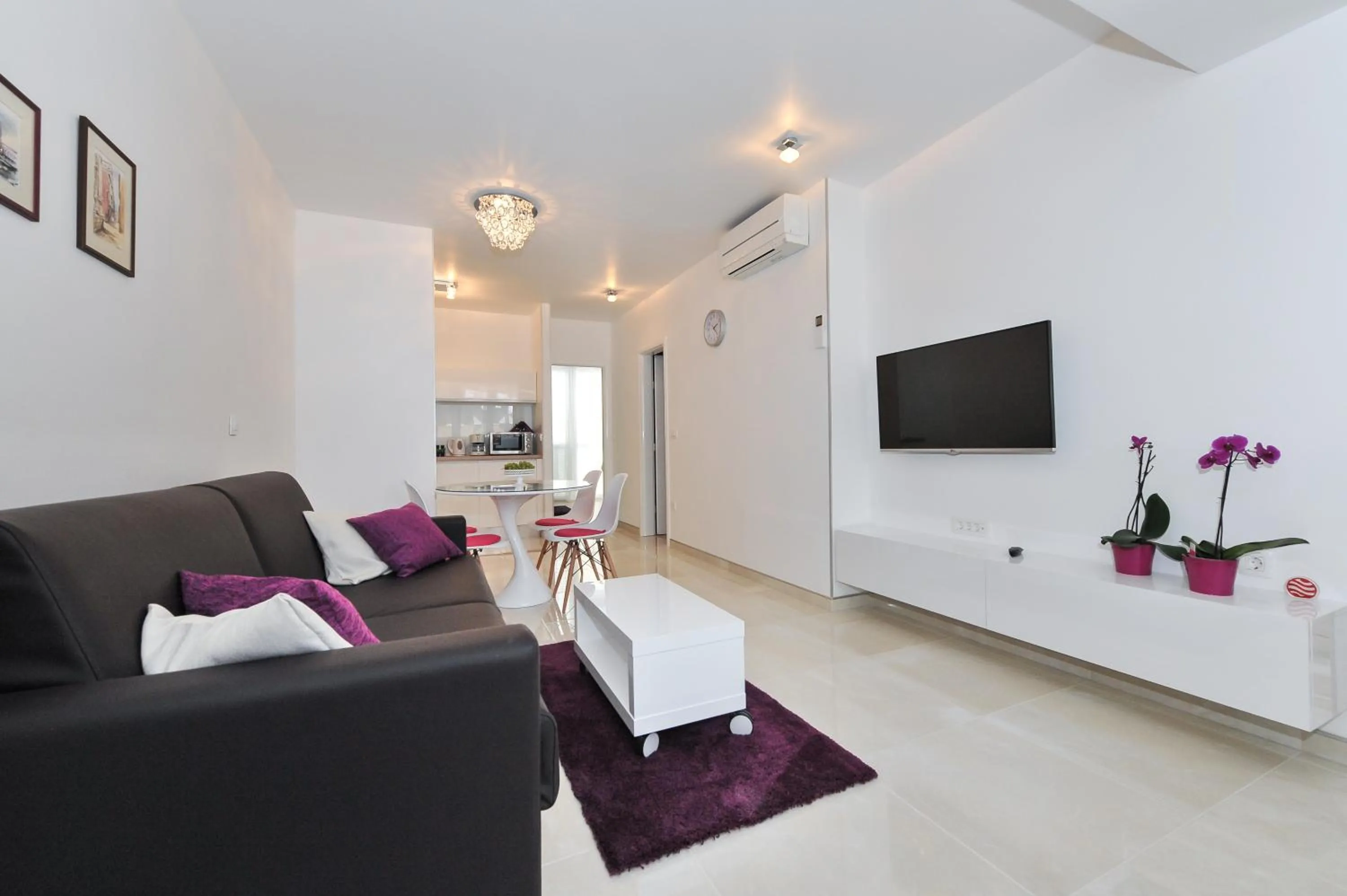Communal lounge/ TV room in Luka Residence Apartments