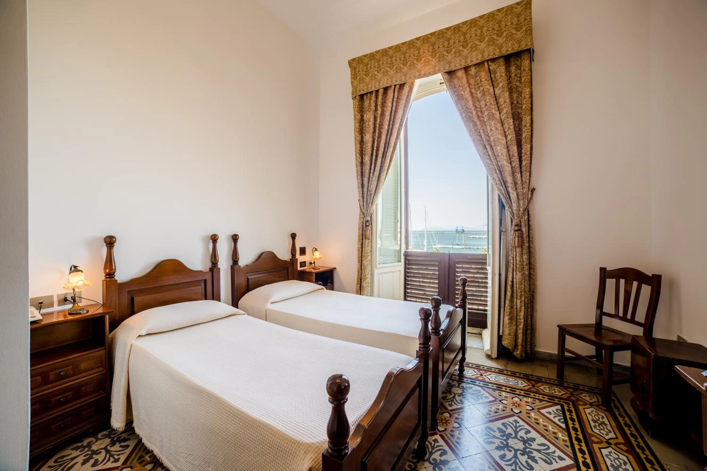 Sea view, Bed in Hotel AeR BJ Vittoria