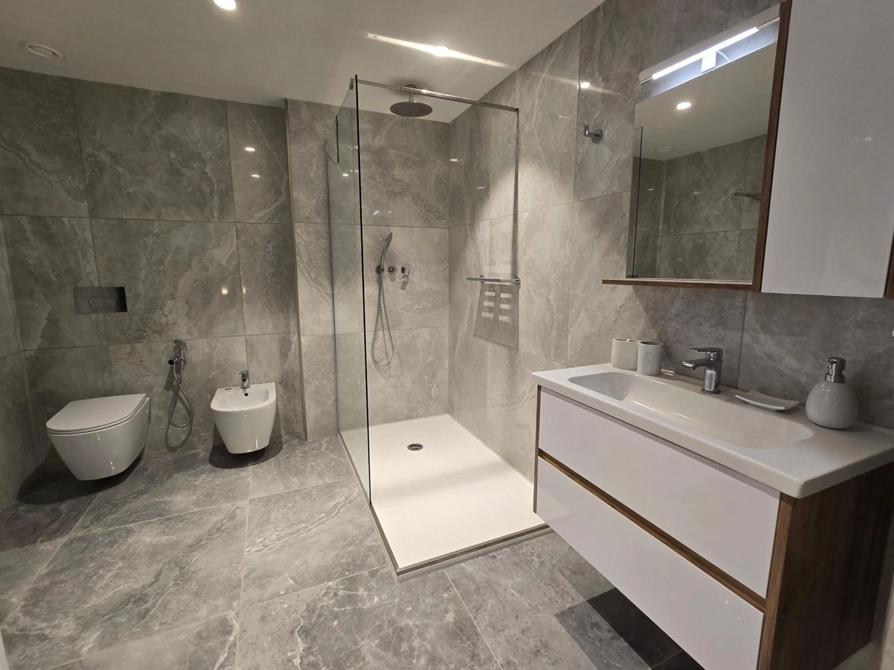 Shower in Mercury Suites - Skydream Getaways