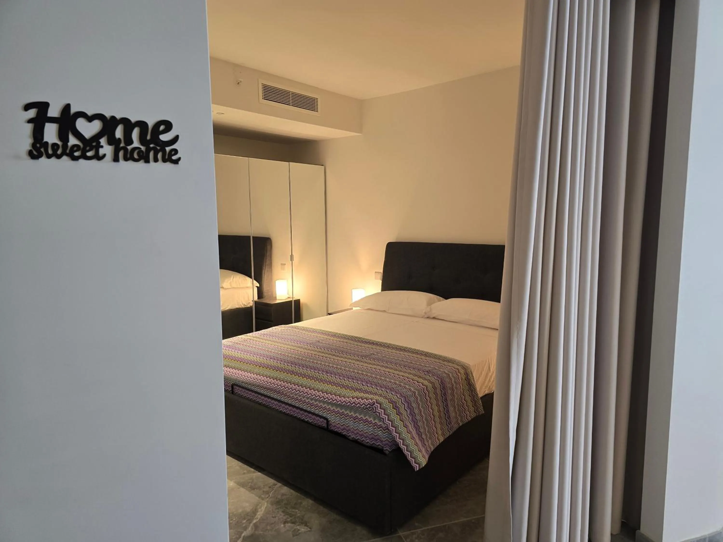 Bedroom, Bed in Mercury Suites - Skydream Getaways