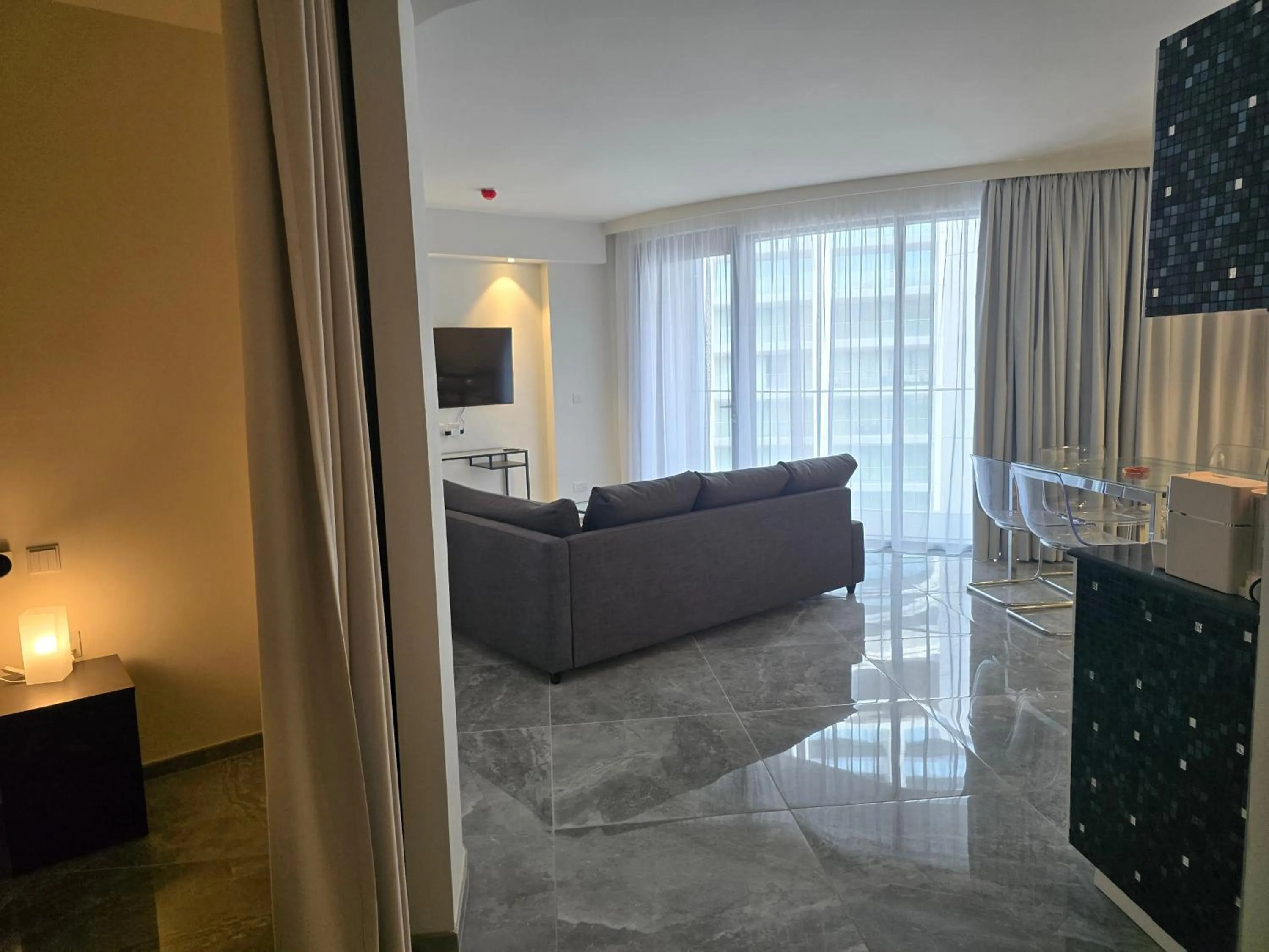 TV and multimedia in Mercury Suites - Skydream Getaways