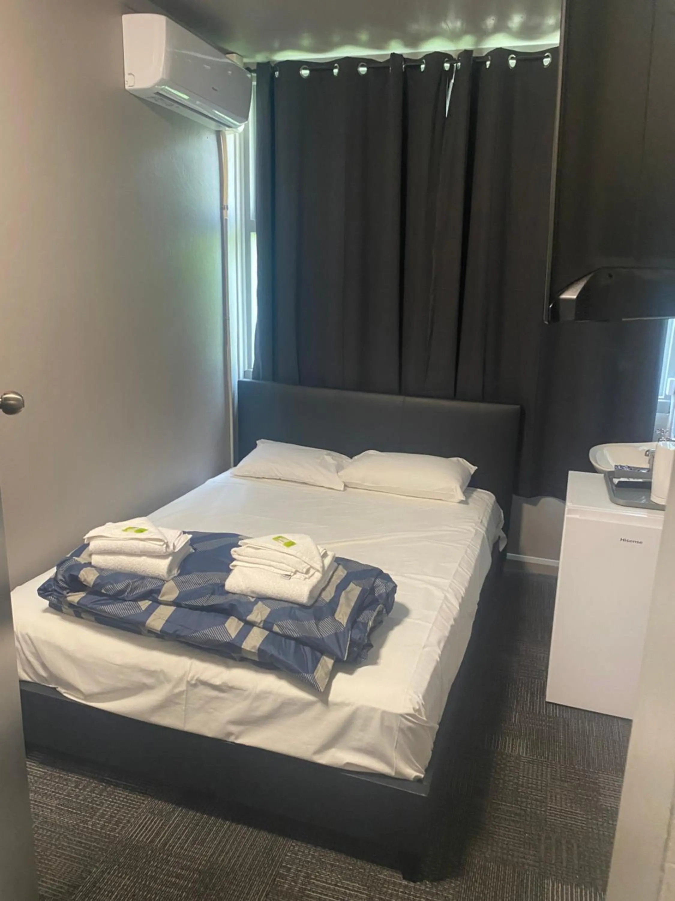 Bedroom, Bed in Rod 'N' Reel Hotel Motel Woodburn