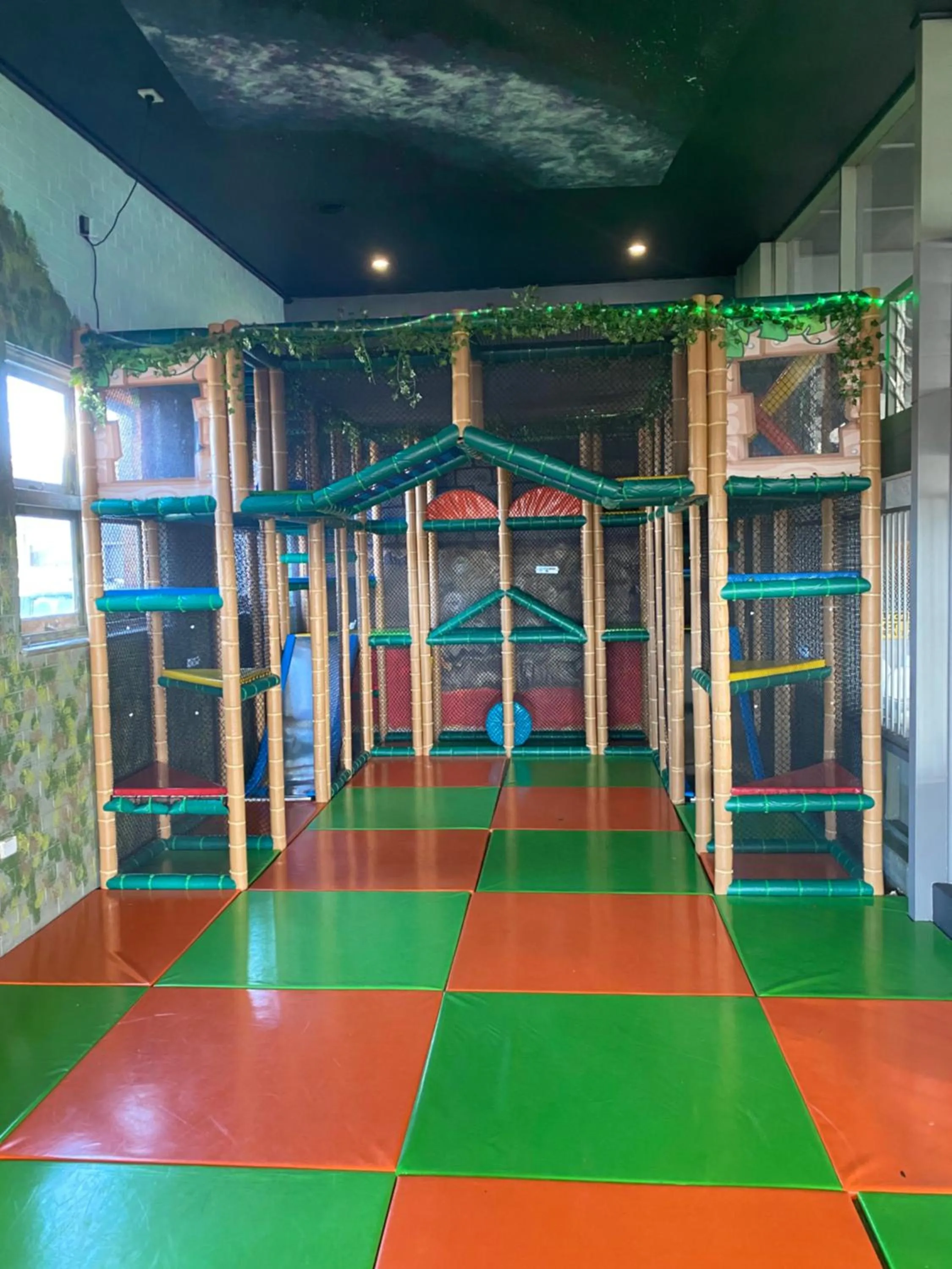 Children play ground in Rod 'N' Reel Hotel Motel Woodburn