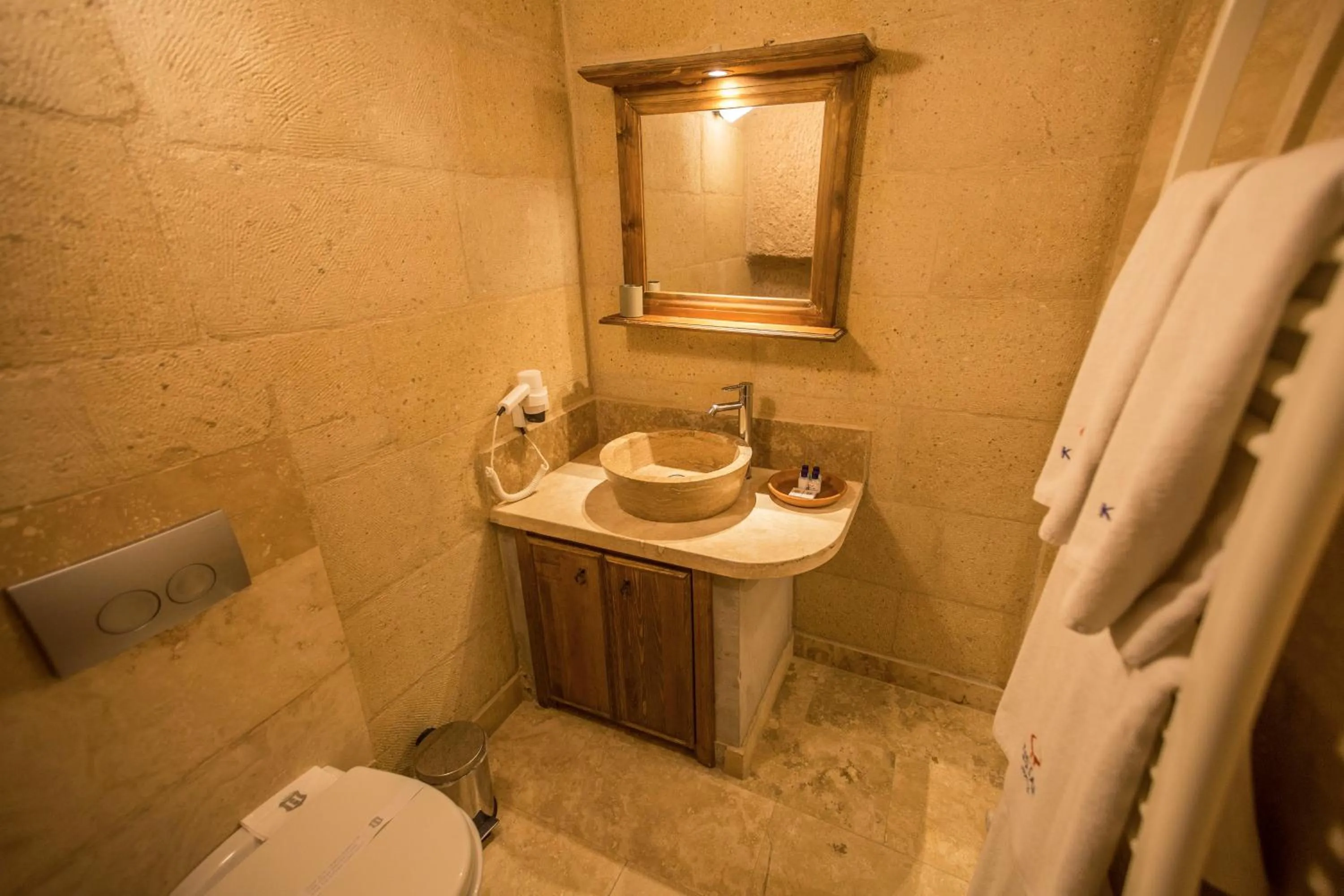 Bathroom in Kistar Cave Hotel