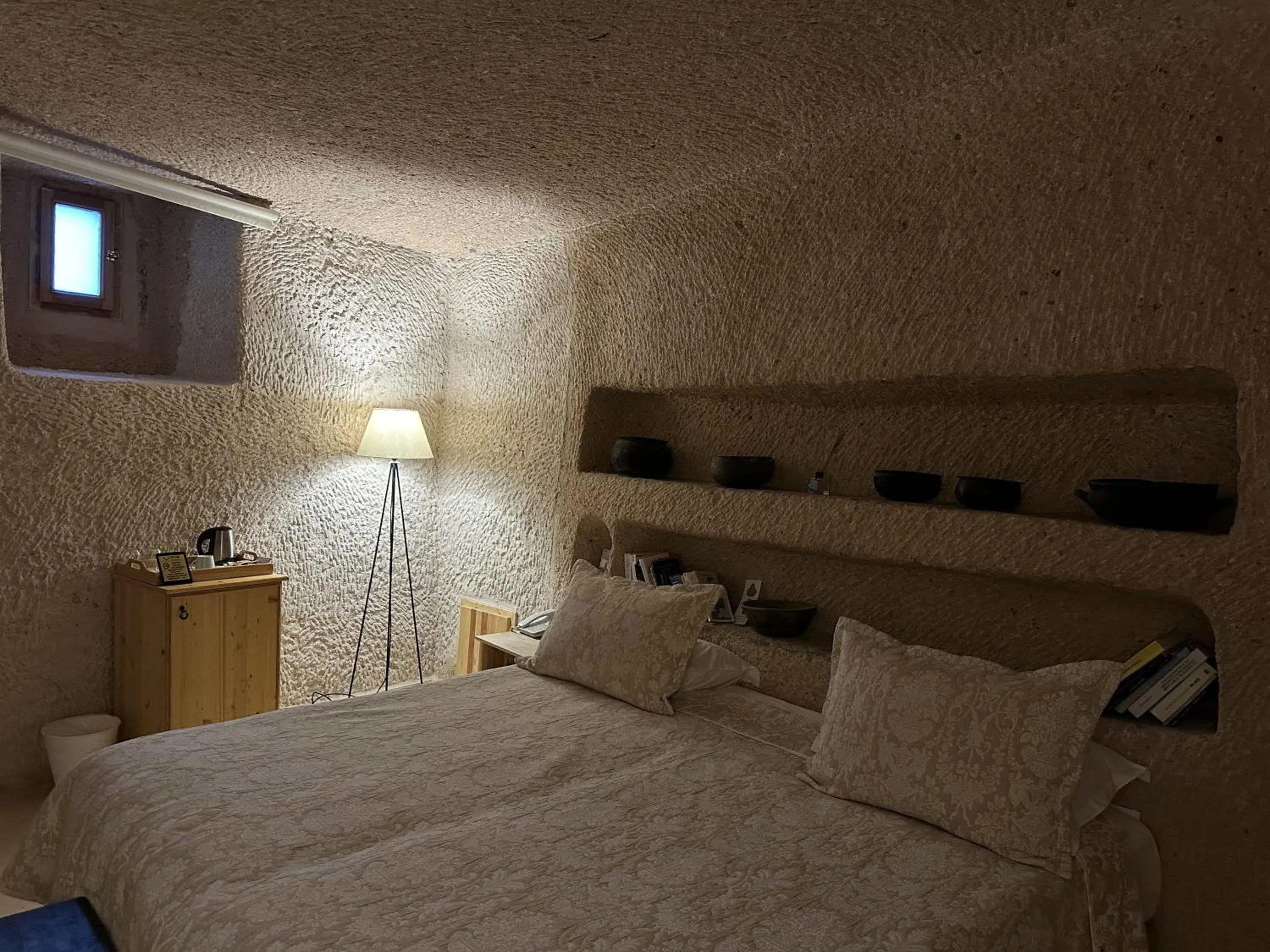 Coffee/tea facilities, Bed in Kistar Cave Hotel