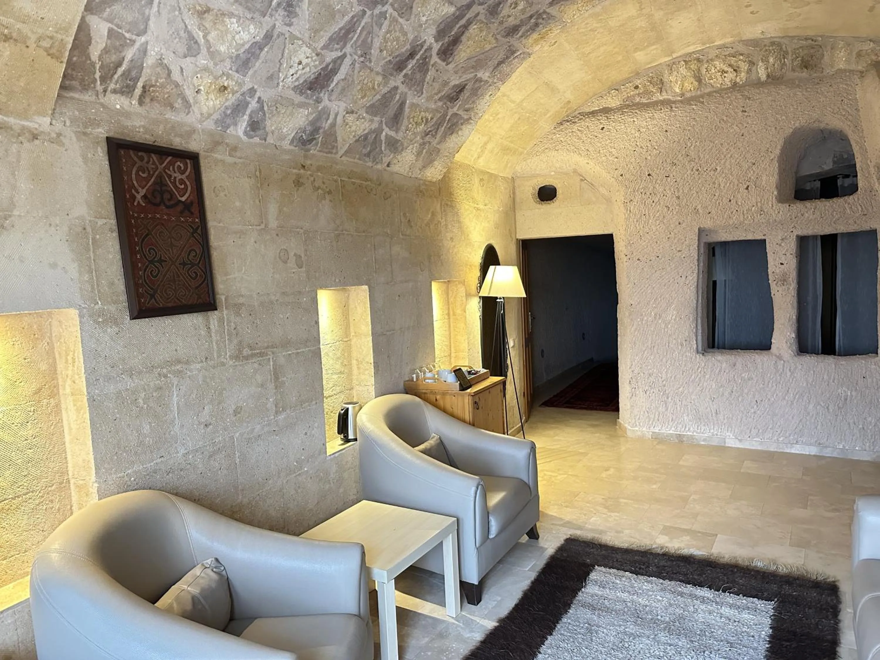 Living room in Kistar Cave Hotel