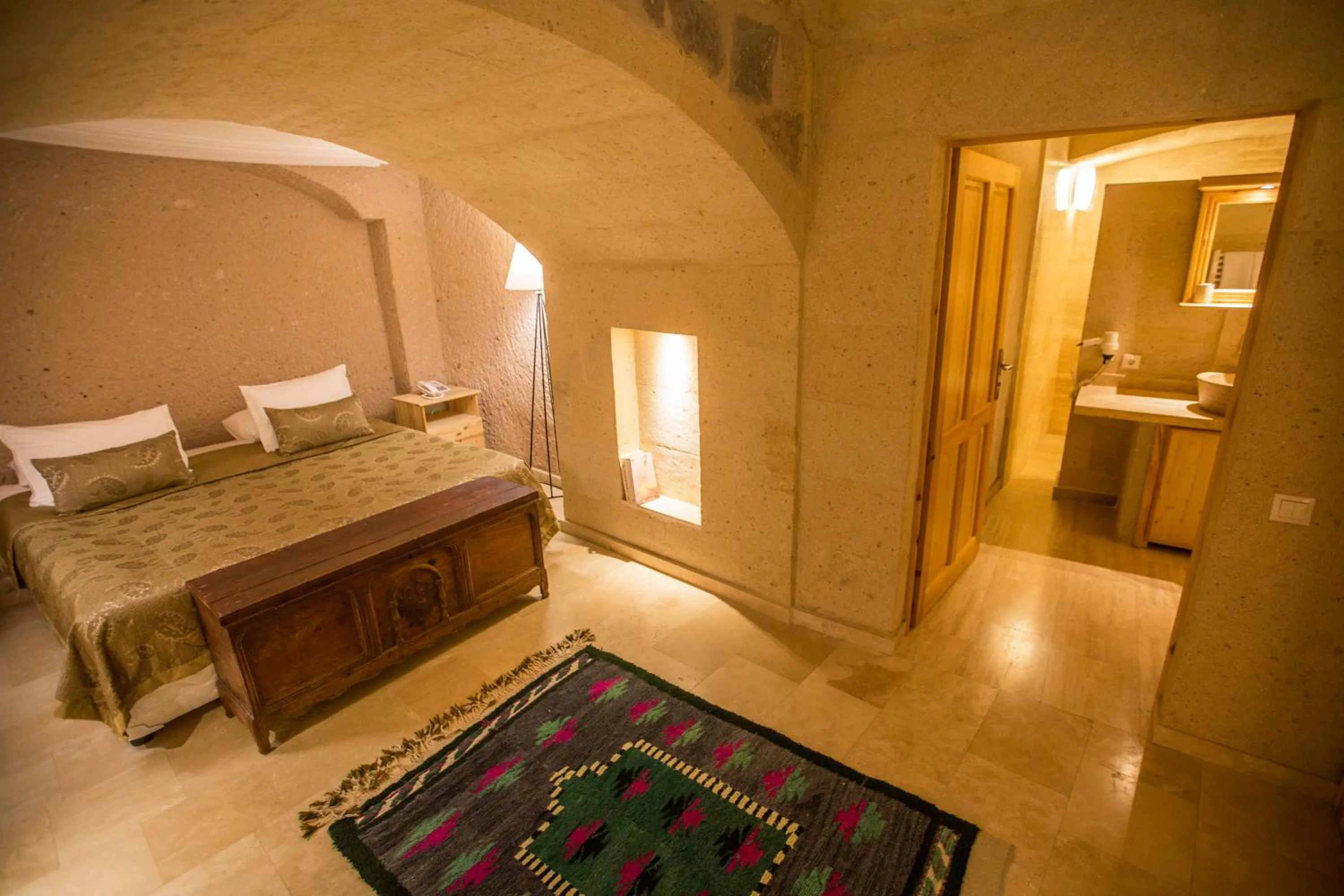 Photo of the whole room, Bed in Kistar Cave Hotel