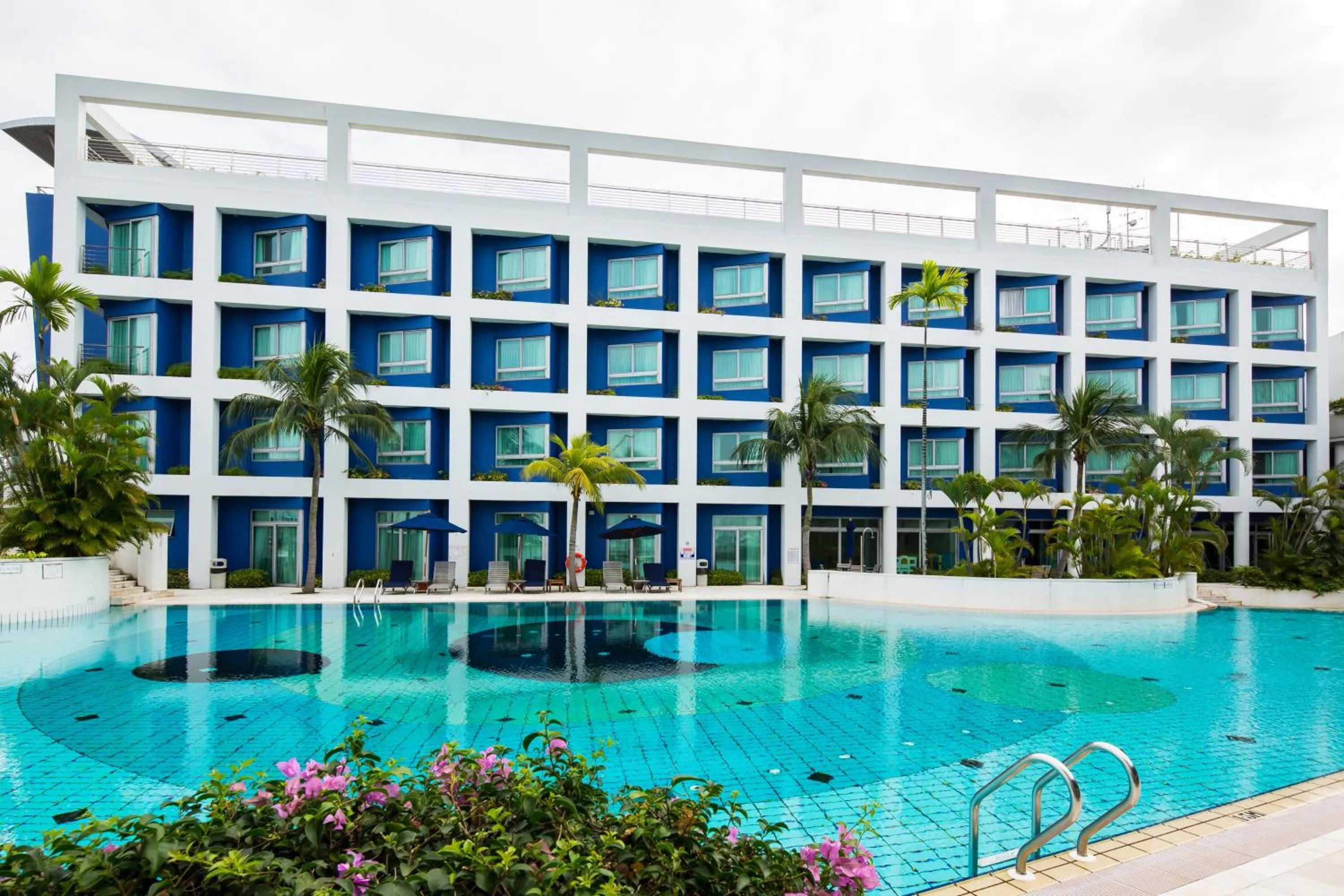 Swimming pool in Republic of Singapore Yacht Club