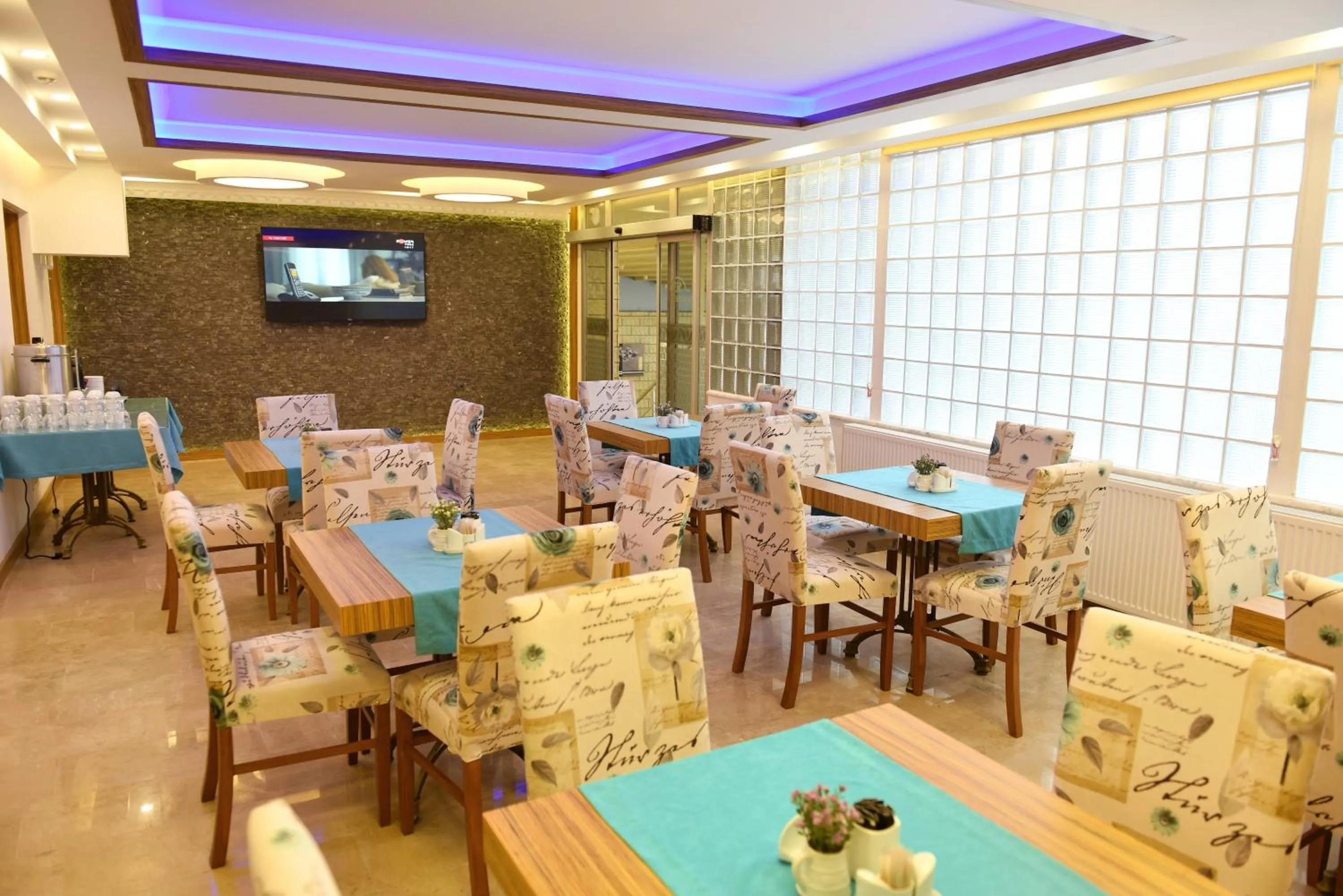 Restaurant/places to eat in Sonerbey Otel