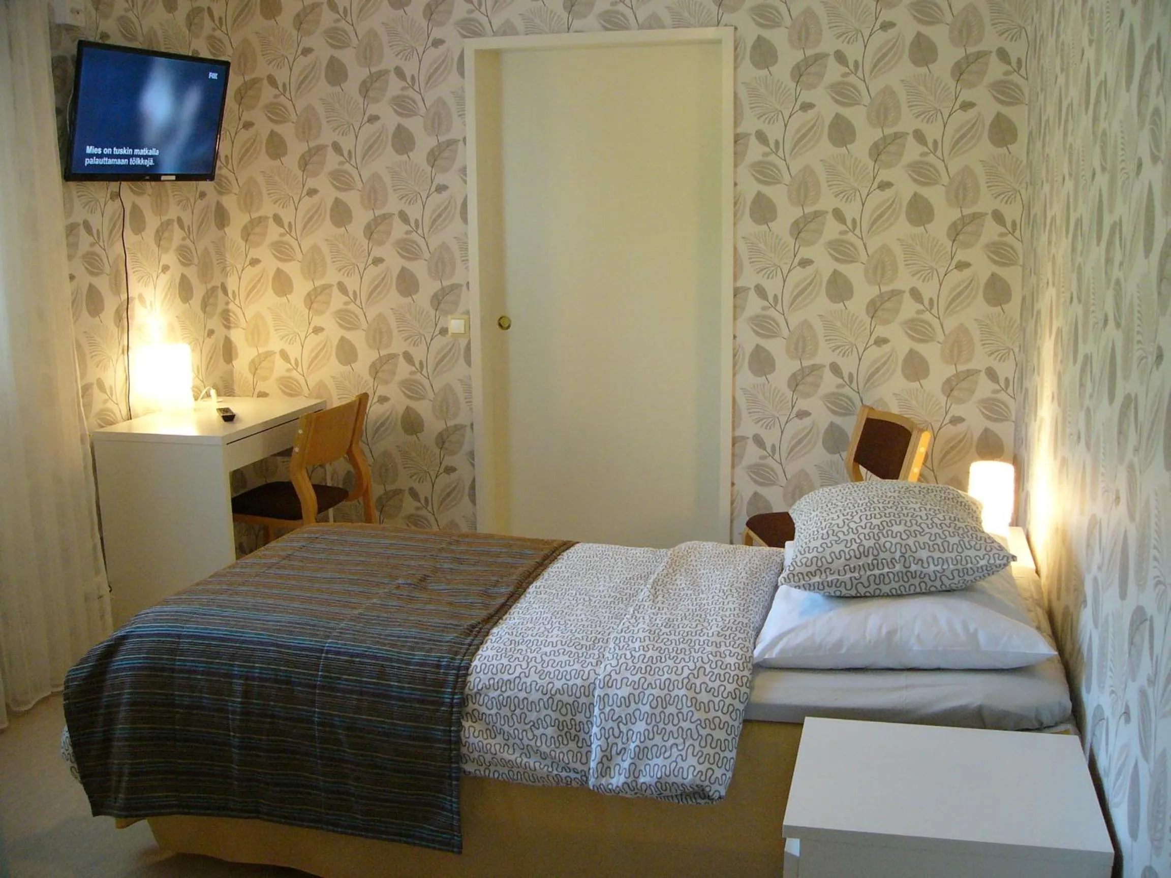 Photo of the whole room, Bed in Hotelli Aliisa
