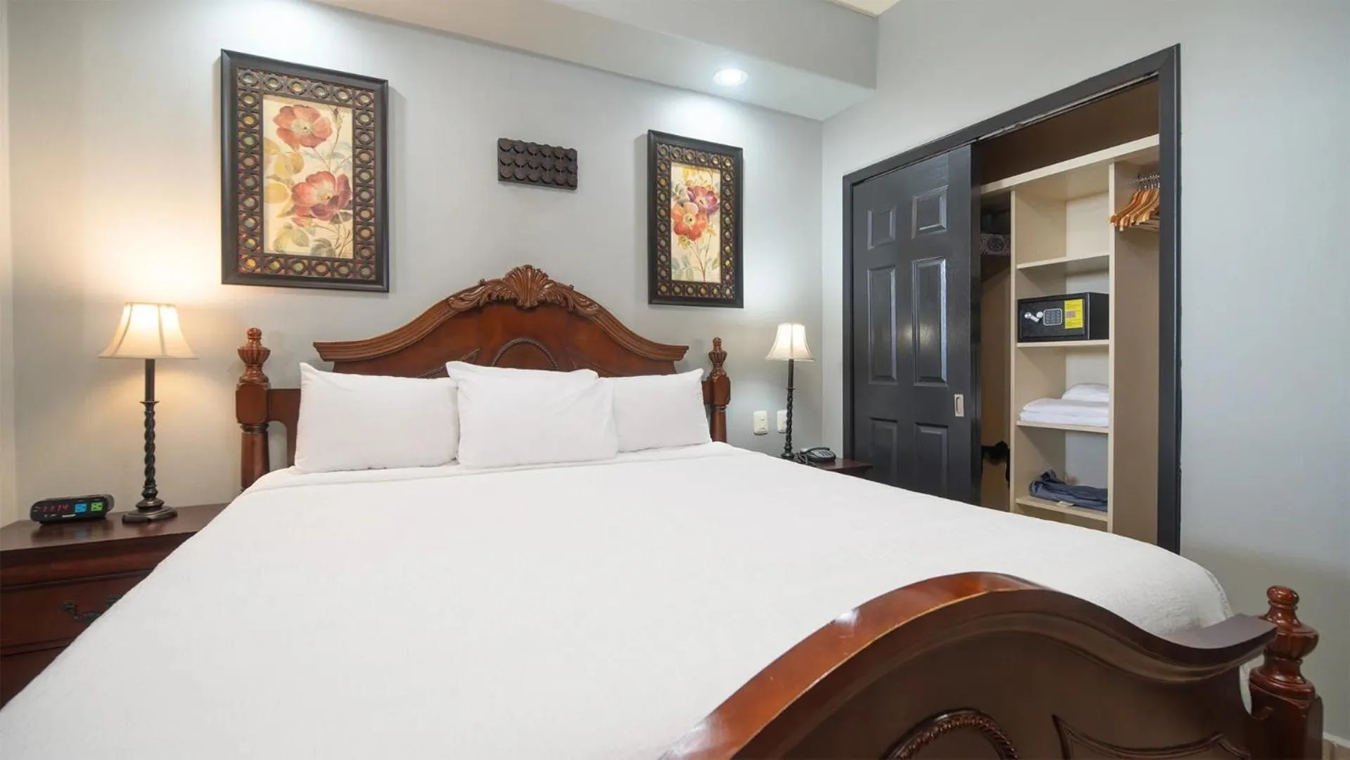 Bed in Las Palomas Beach & Golf Resort