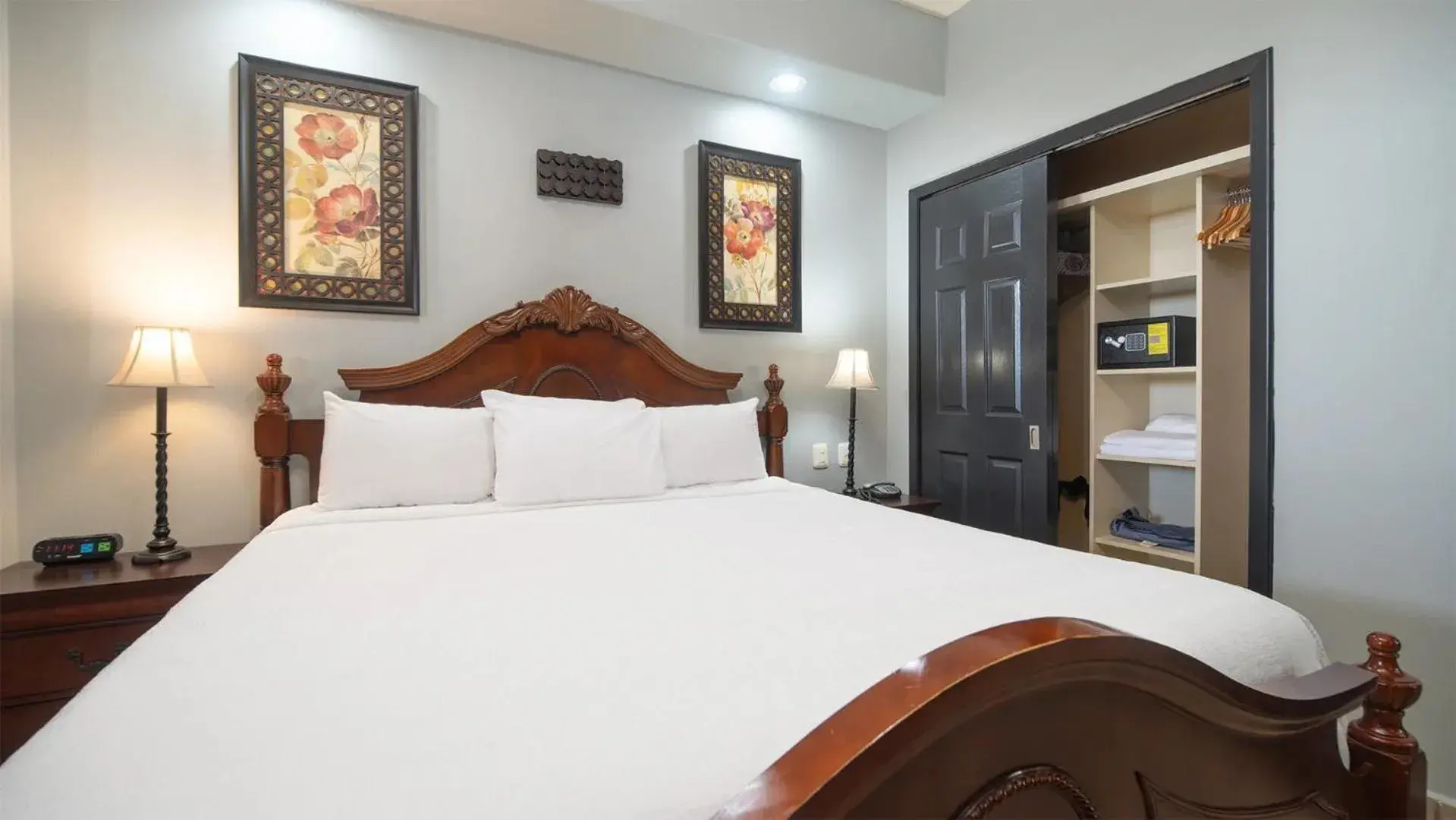 Bed in Las Palomas Beach & Golf Resort Bed in Las Palomas Beach & Golf Resort