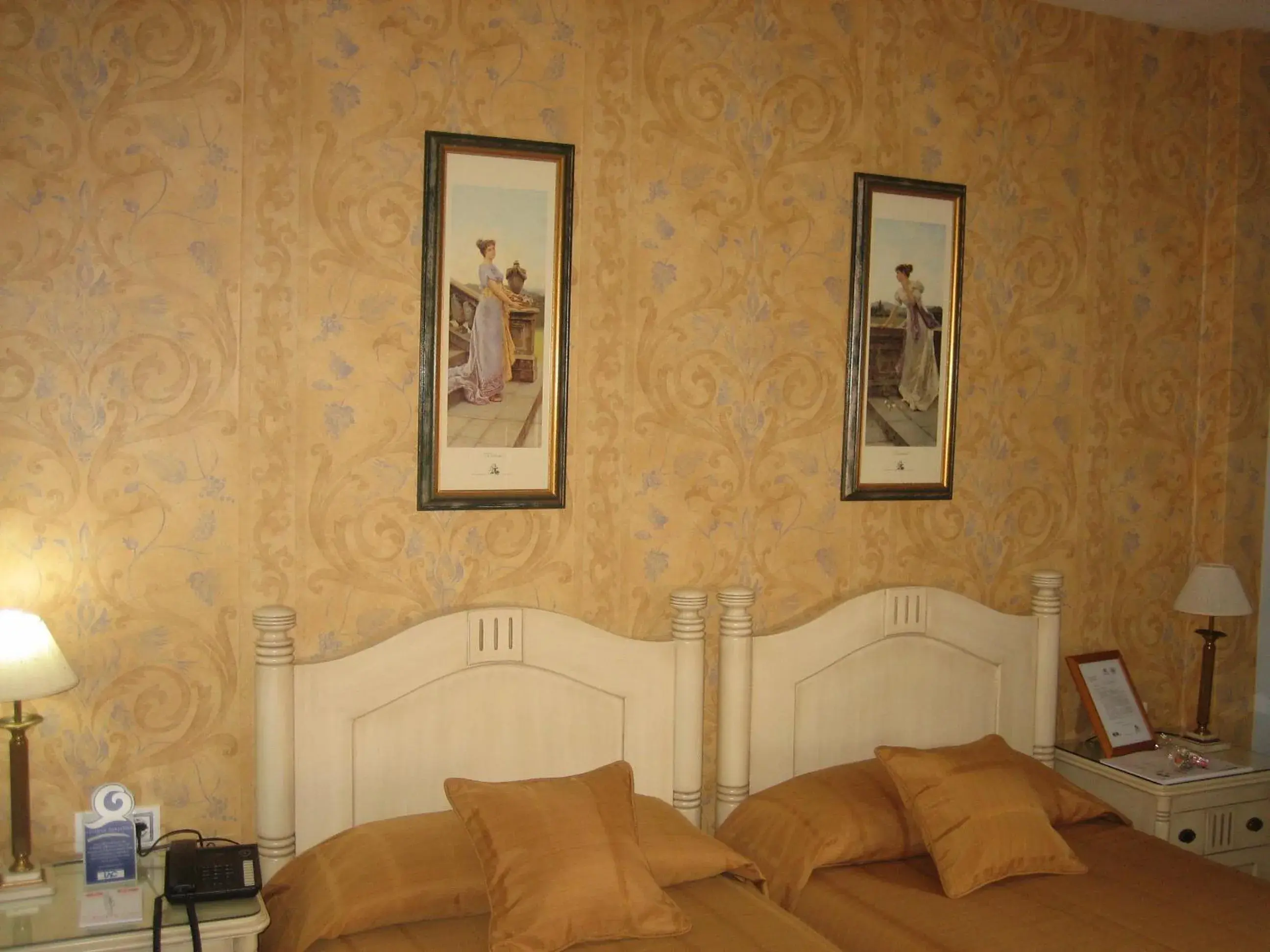 Decorative detail, Bed in Hotel Santiago Decorative detail, Bed in Hotel Santiago