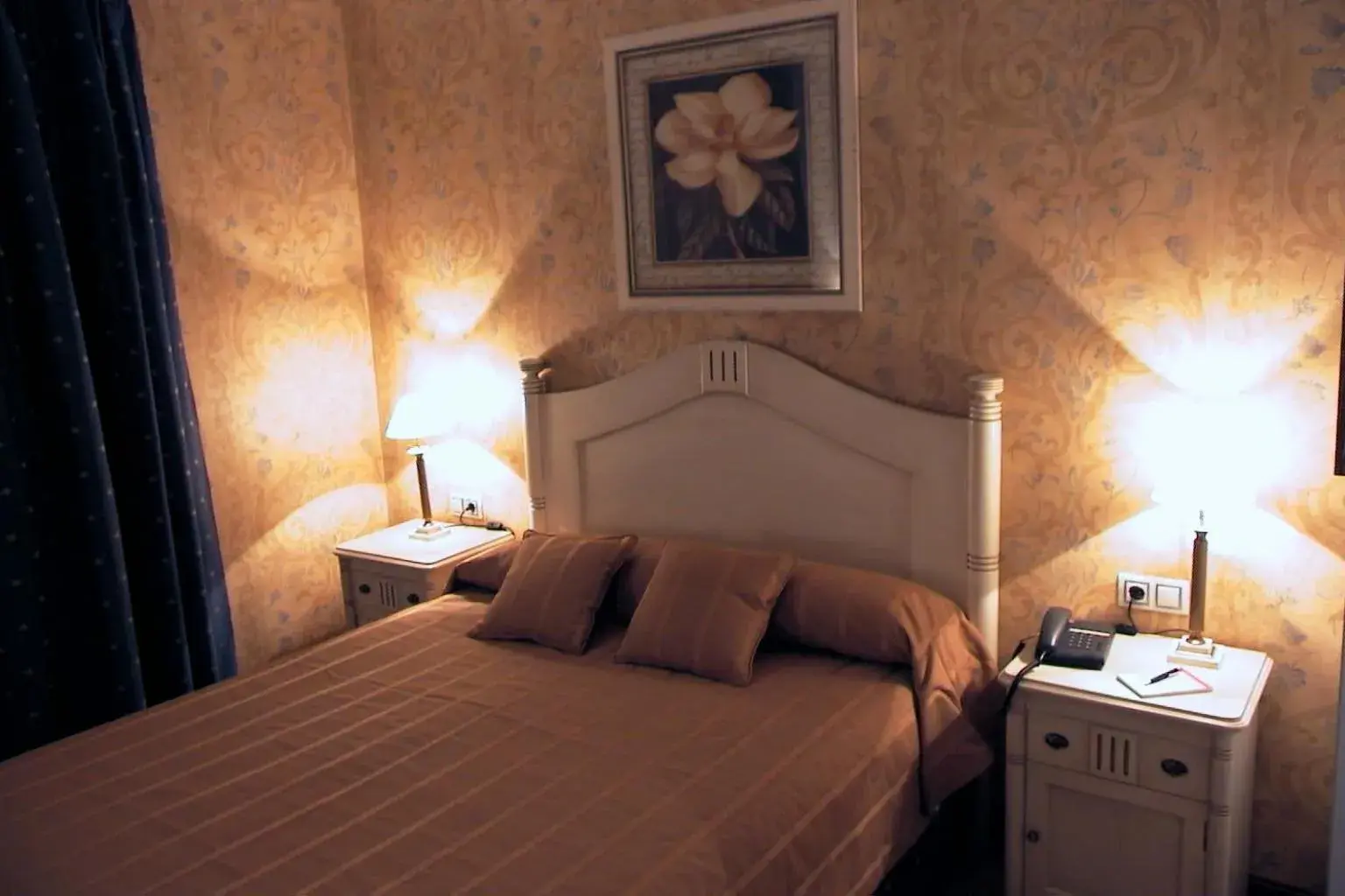 Photo of the whole room, Bed in Hotel Santiago Photo of the whole room, Bed in Hotel Santiago