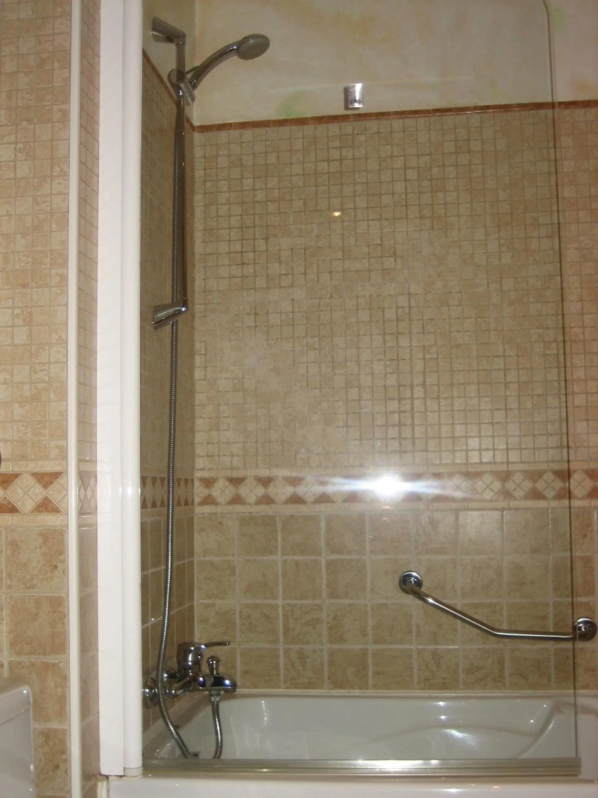 Shower in Hotel Santiago