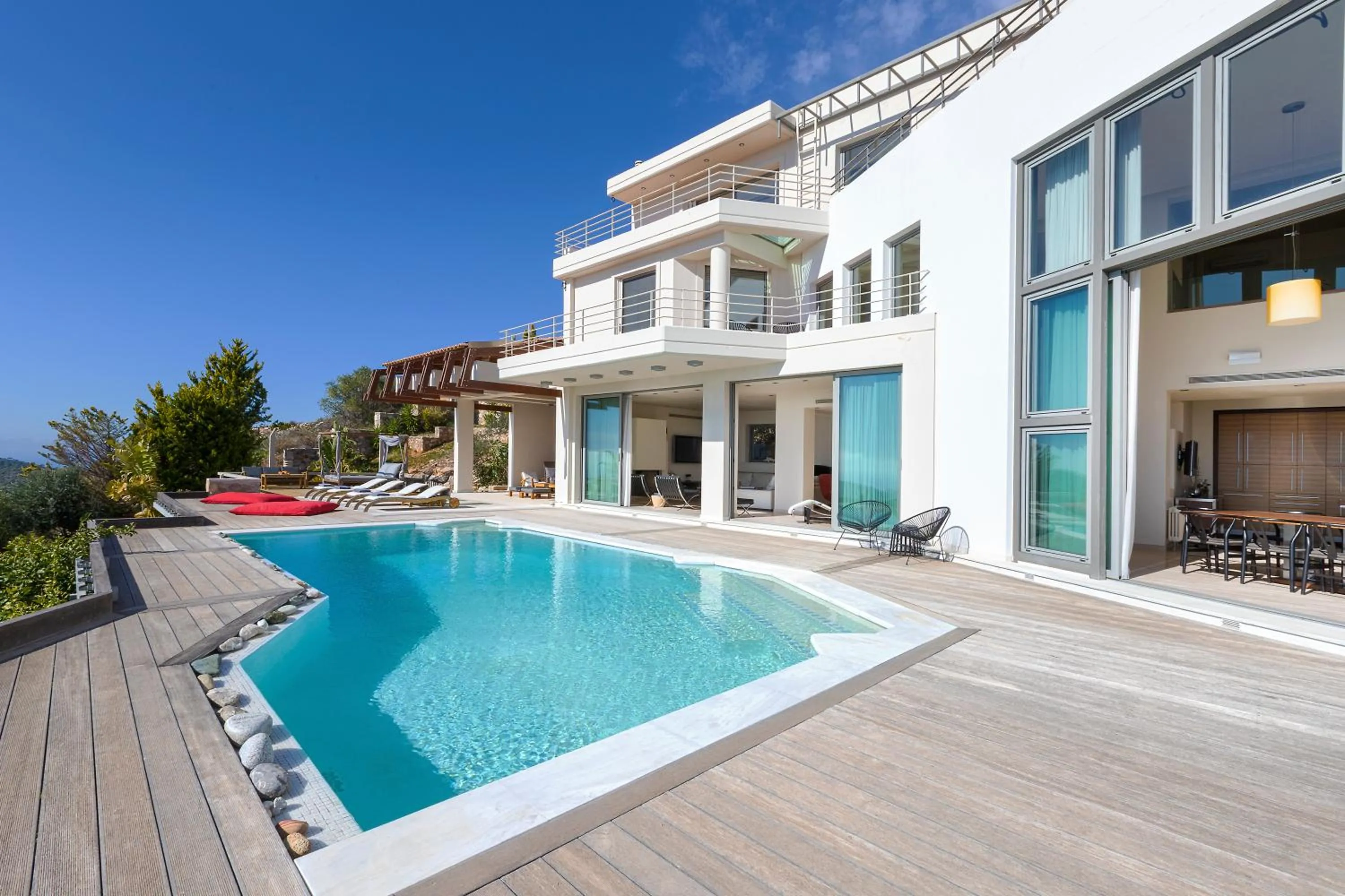 Swimming pool in Villa TakeOff Saronida