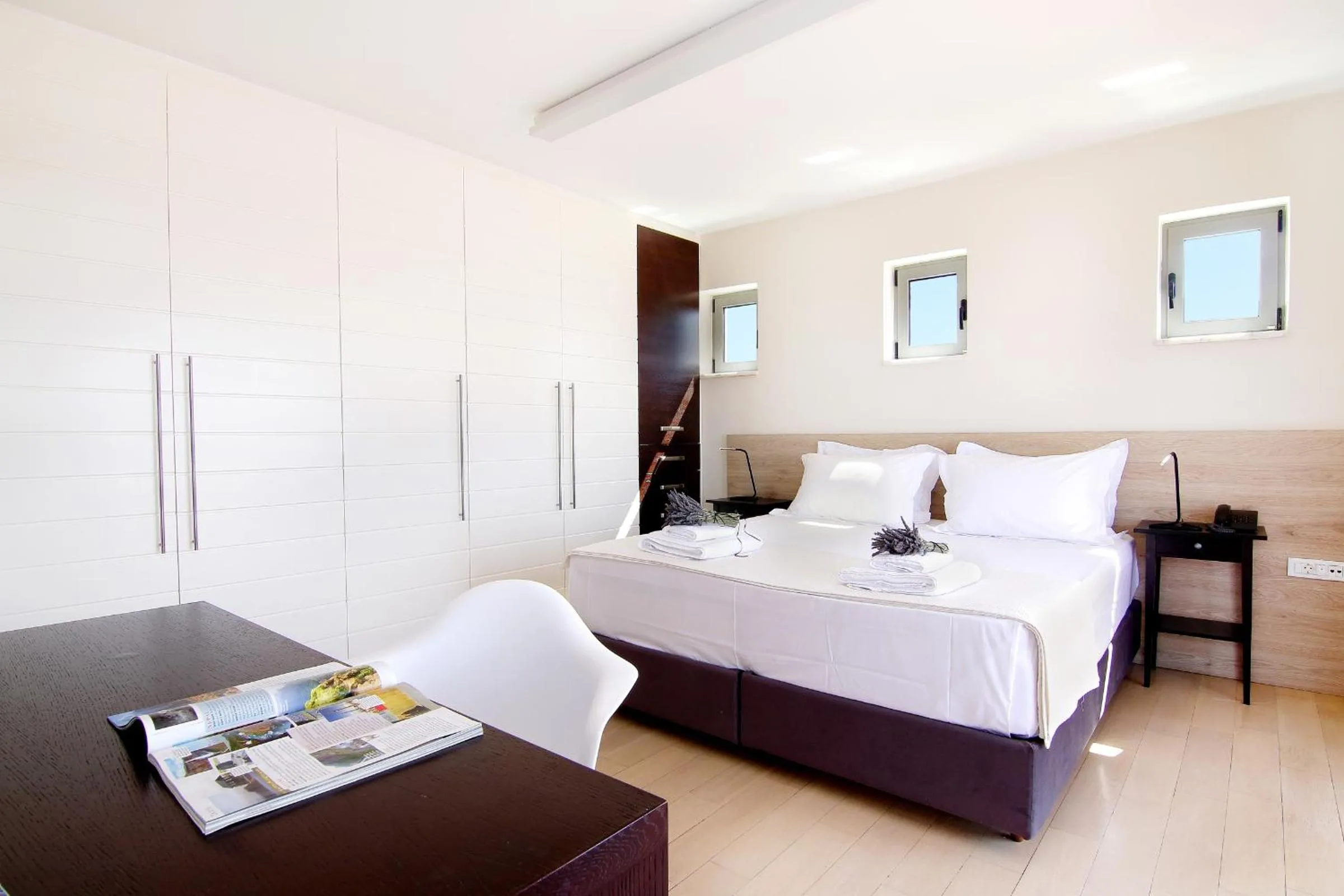 Bed in Villa TakeOff Saronida