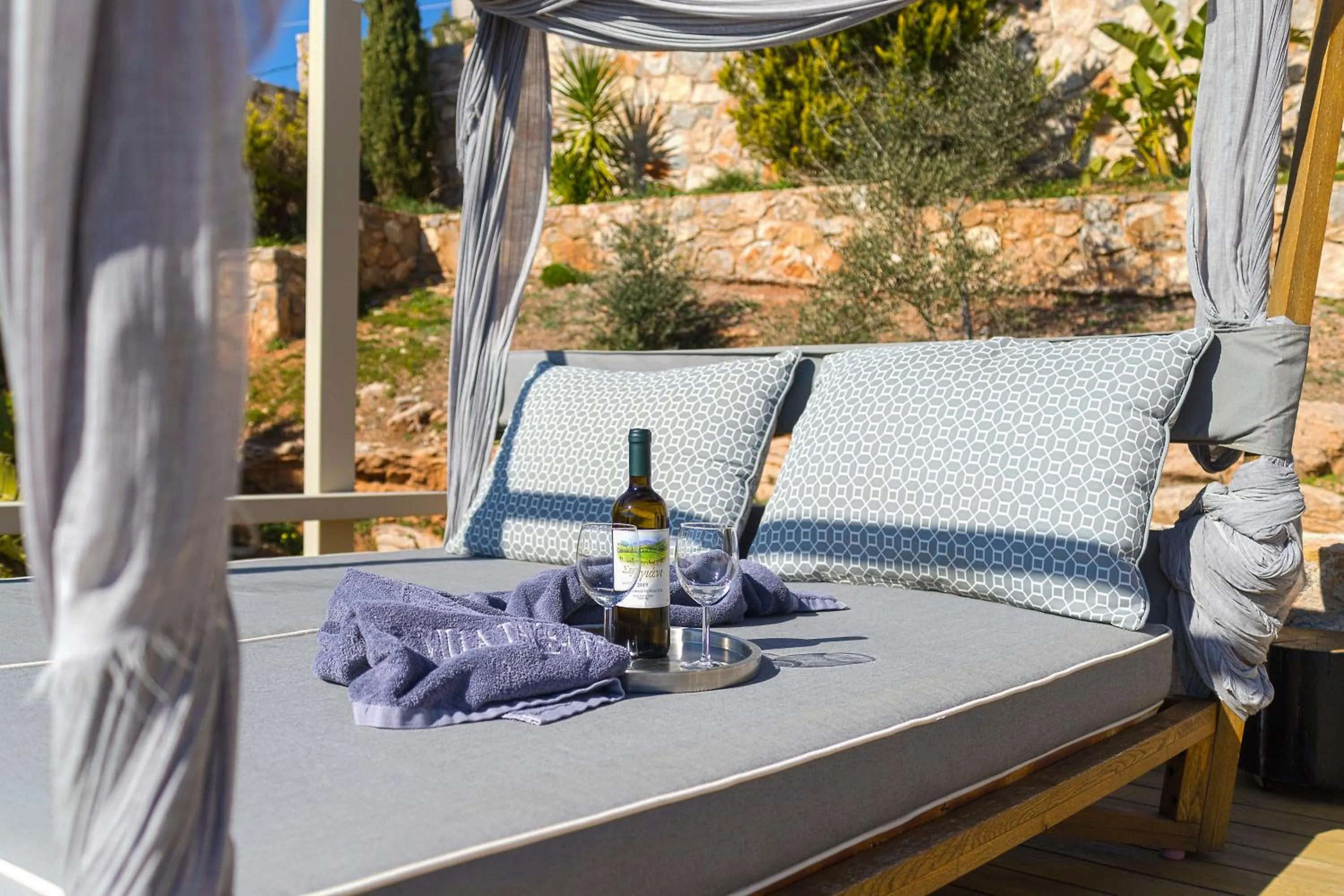 Lounge or bar in Villa TakeOff Saronida