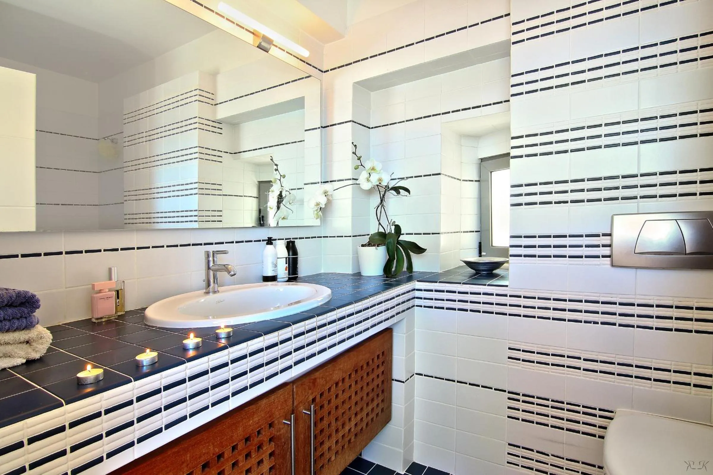 Toilet in Villa TakeOff Saronida