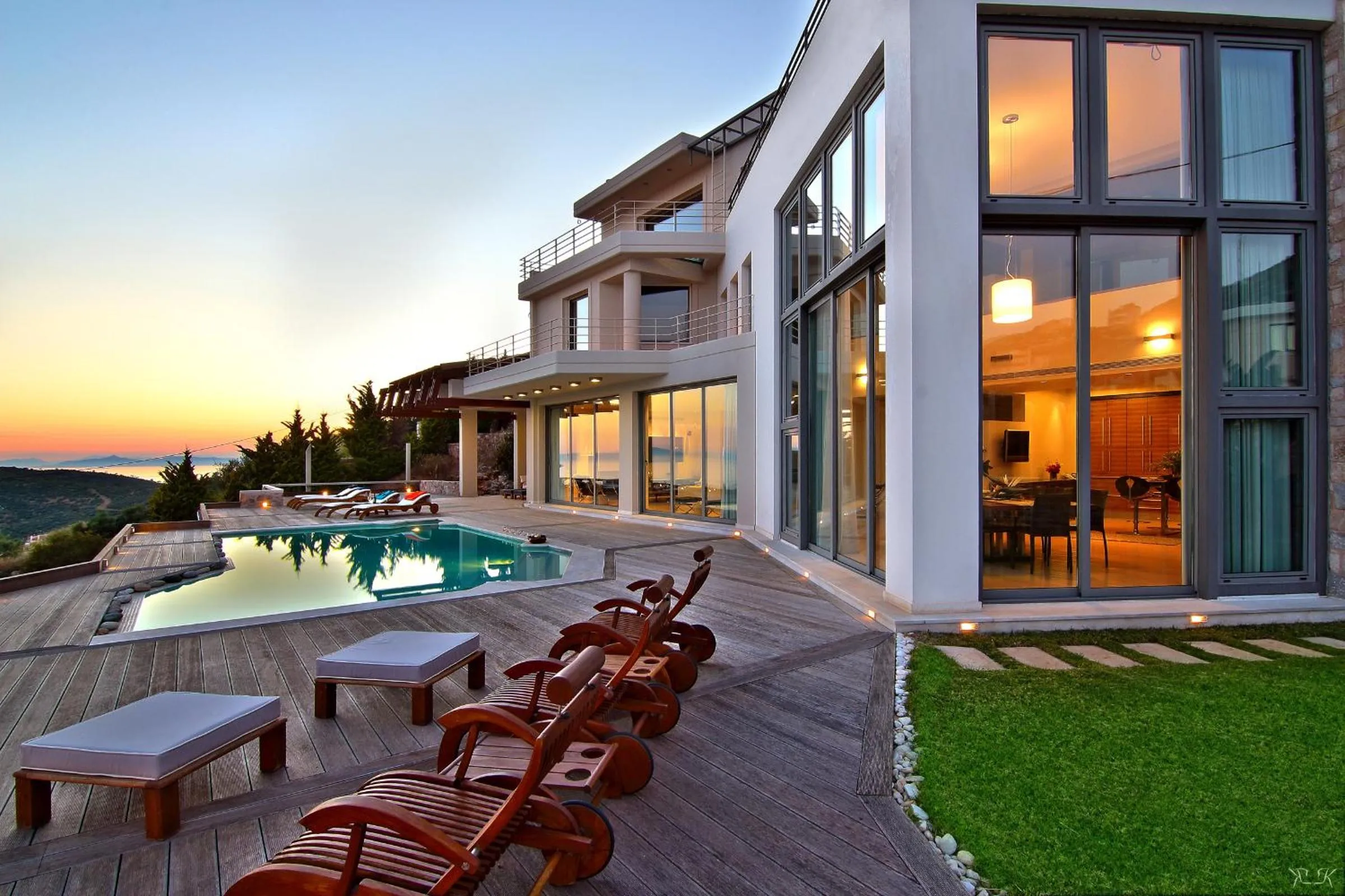 Spring in Villa TakeOff Saronida