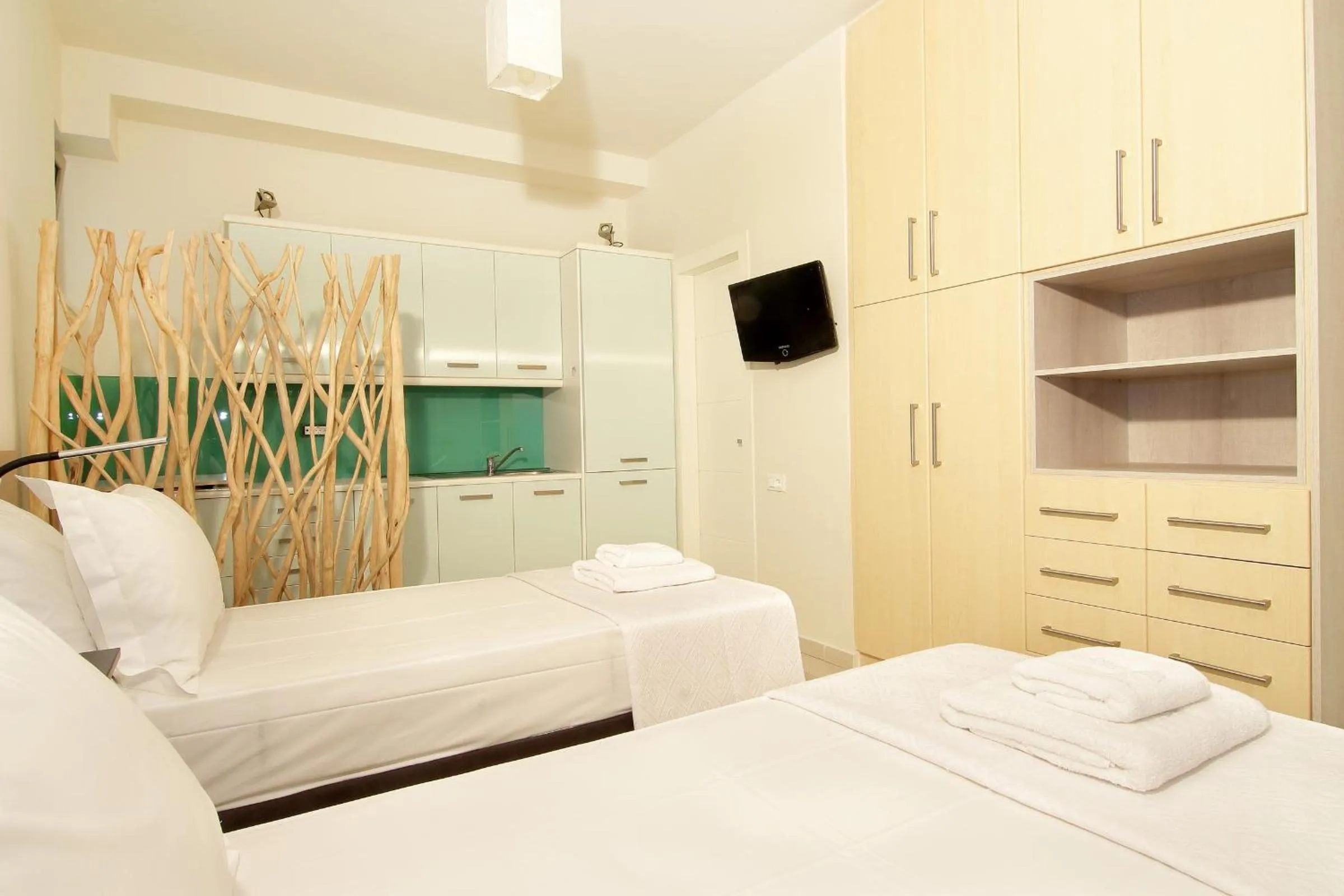 Bed in Villa TakeOff Saronida