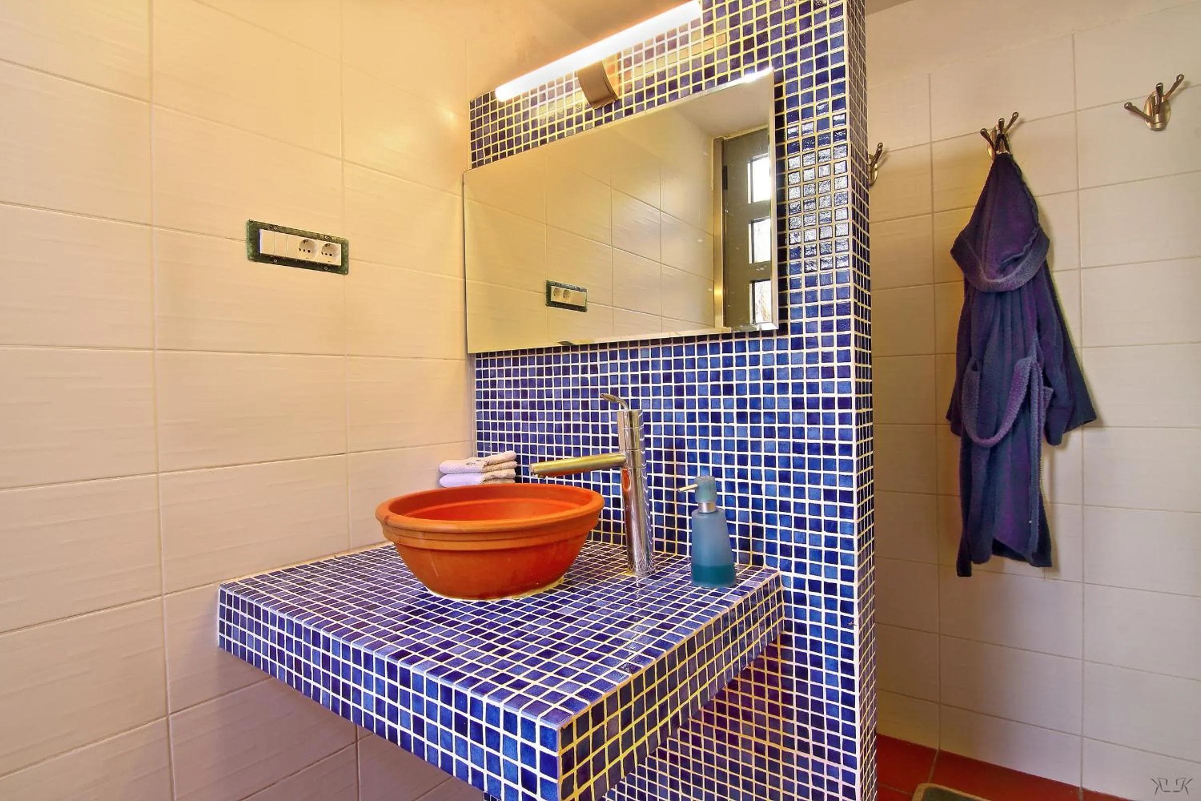 Shower in Villa TakeOff Saronida