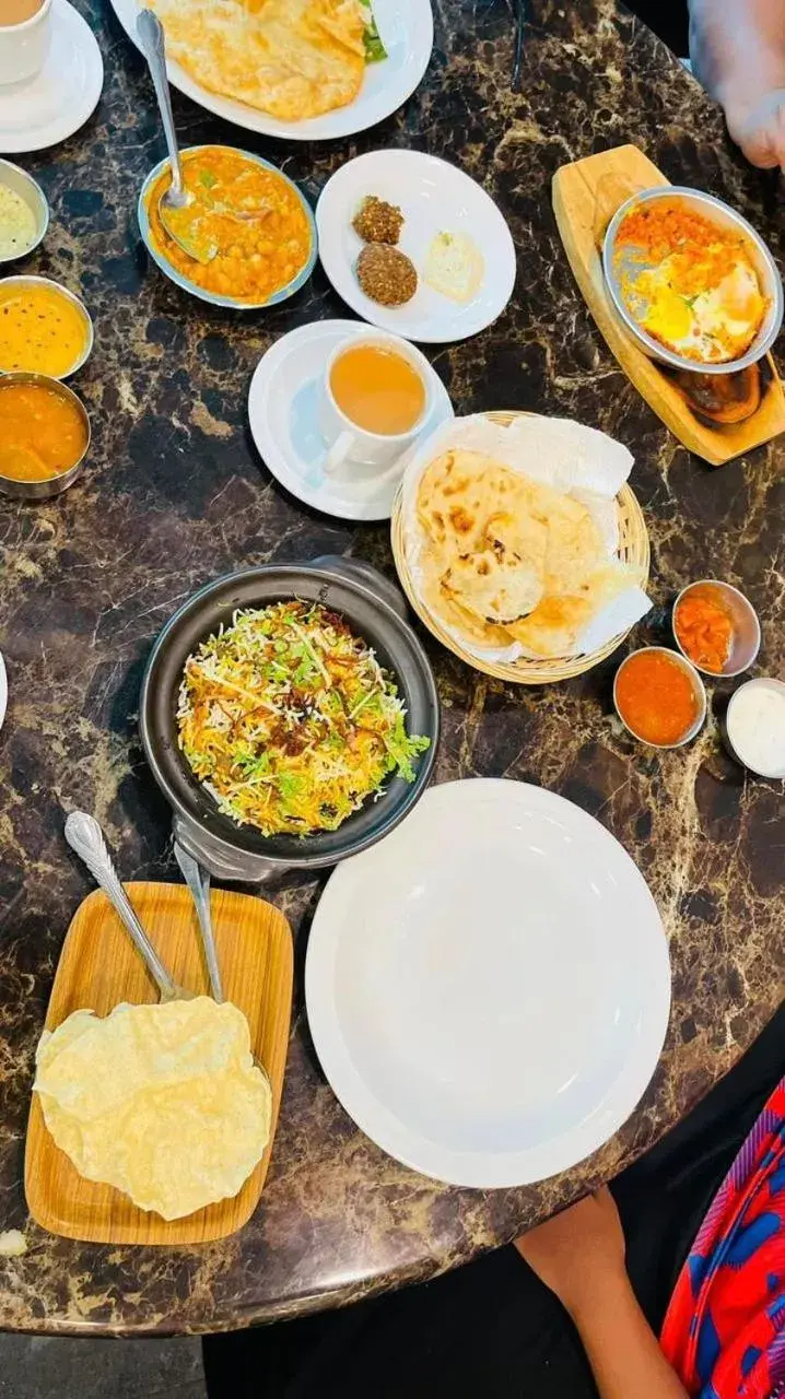 Restaurant/places to eat in AB Inn Hotel Restaurant/places to eat in AB Inn Hotel