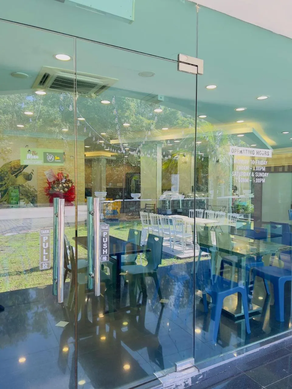 Restaurant/places to eat in AB Inn Hotel