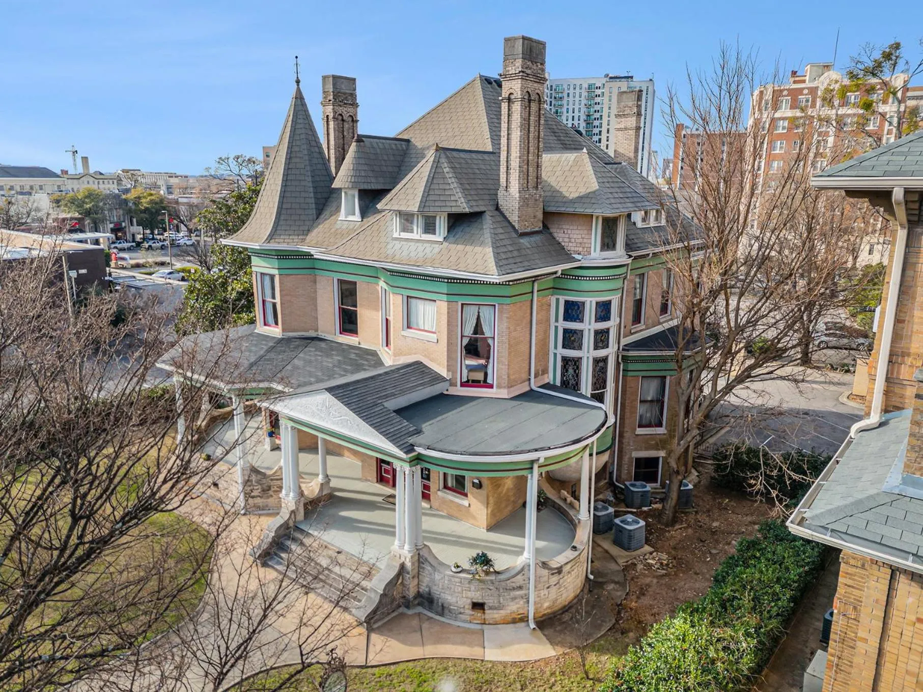 Property building in Hassinger Daniels Guest House