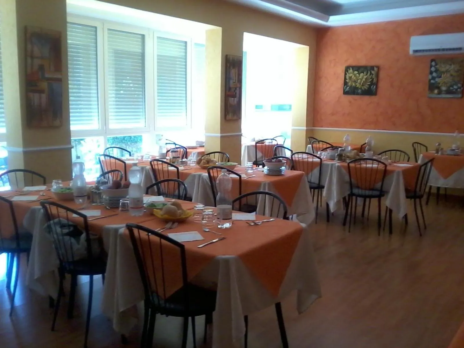 Restaurant/places to eat in Hotel Oria