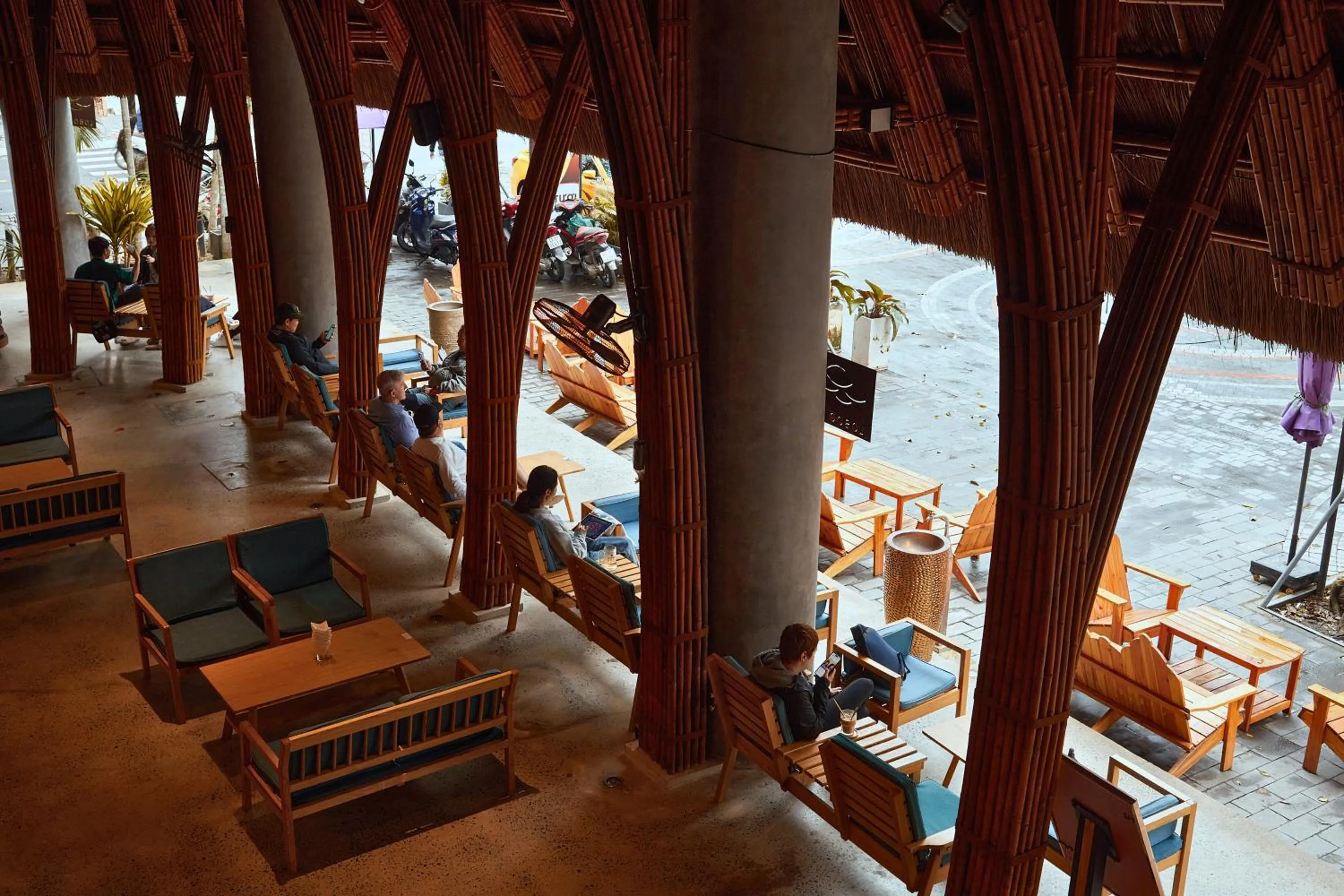 Restaurant/places to eat in Avatar Danang Hotel