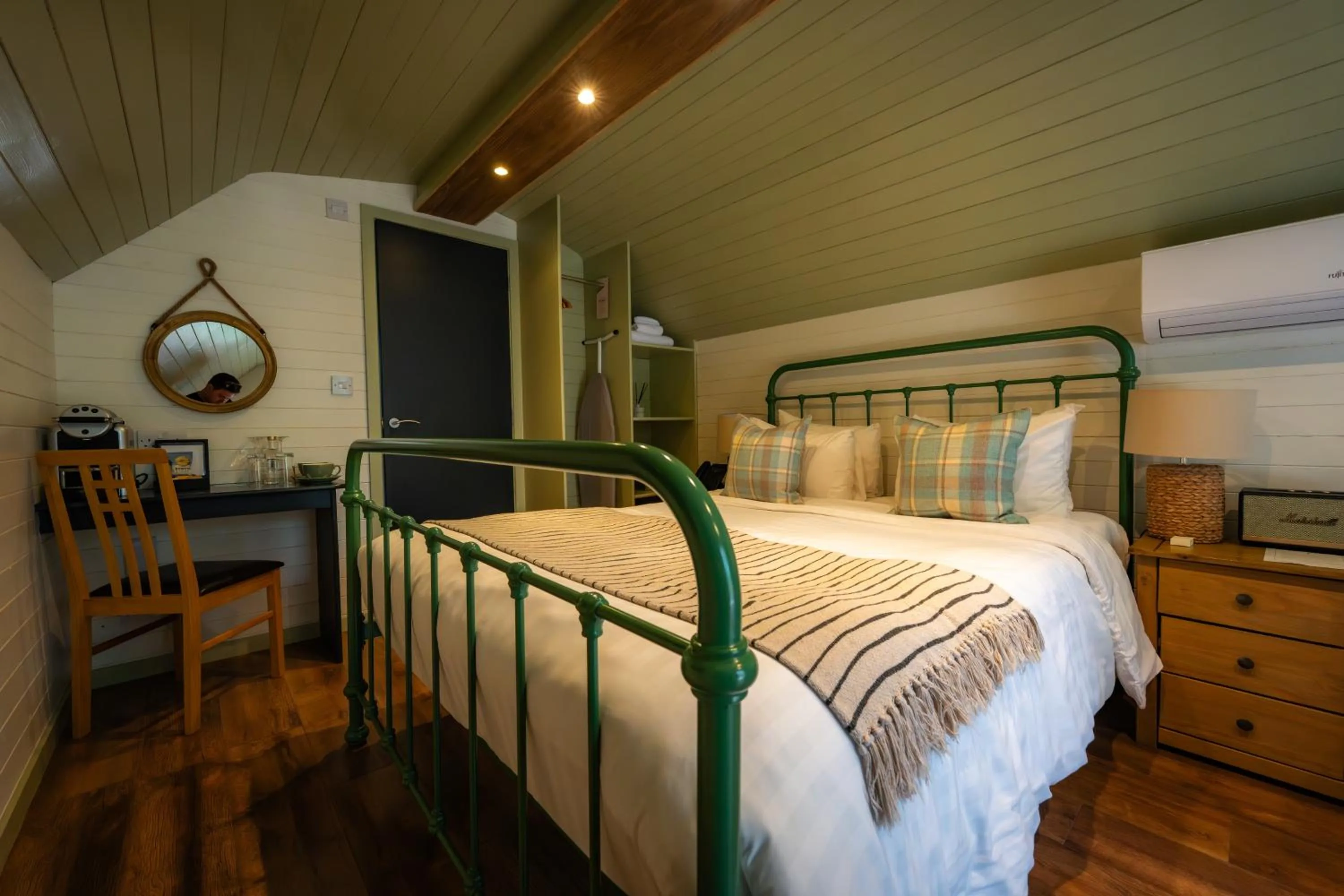 Bedroom, Bed in Tewinbury Farm Hotel