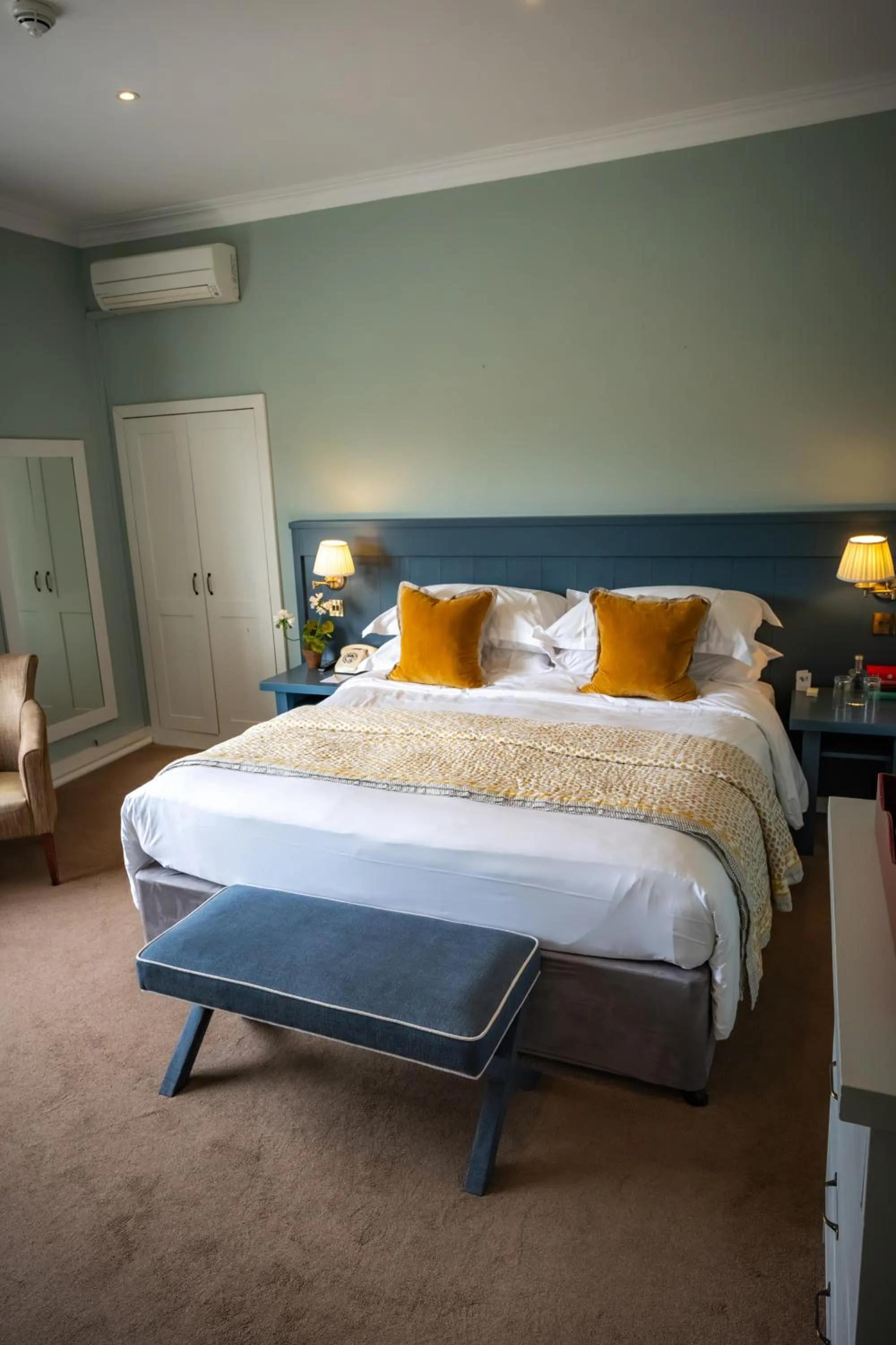 Bedroom, Bed in Tewinbury Farm Hotel