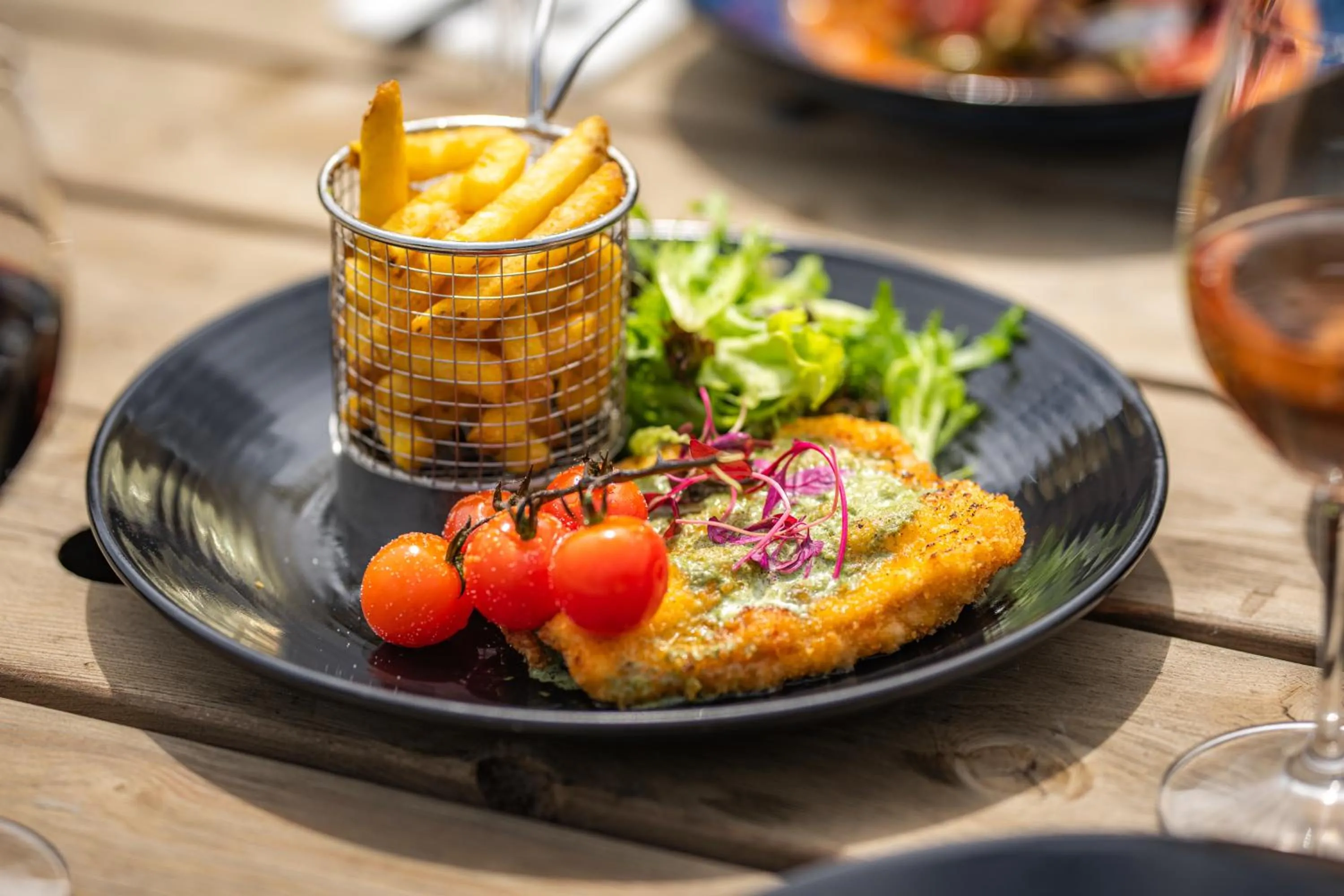 Food and drinks in Tewinbury Farm Hotel