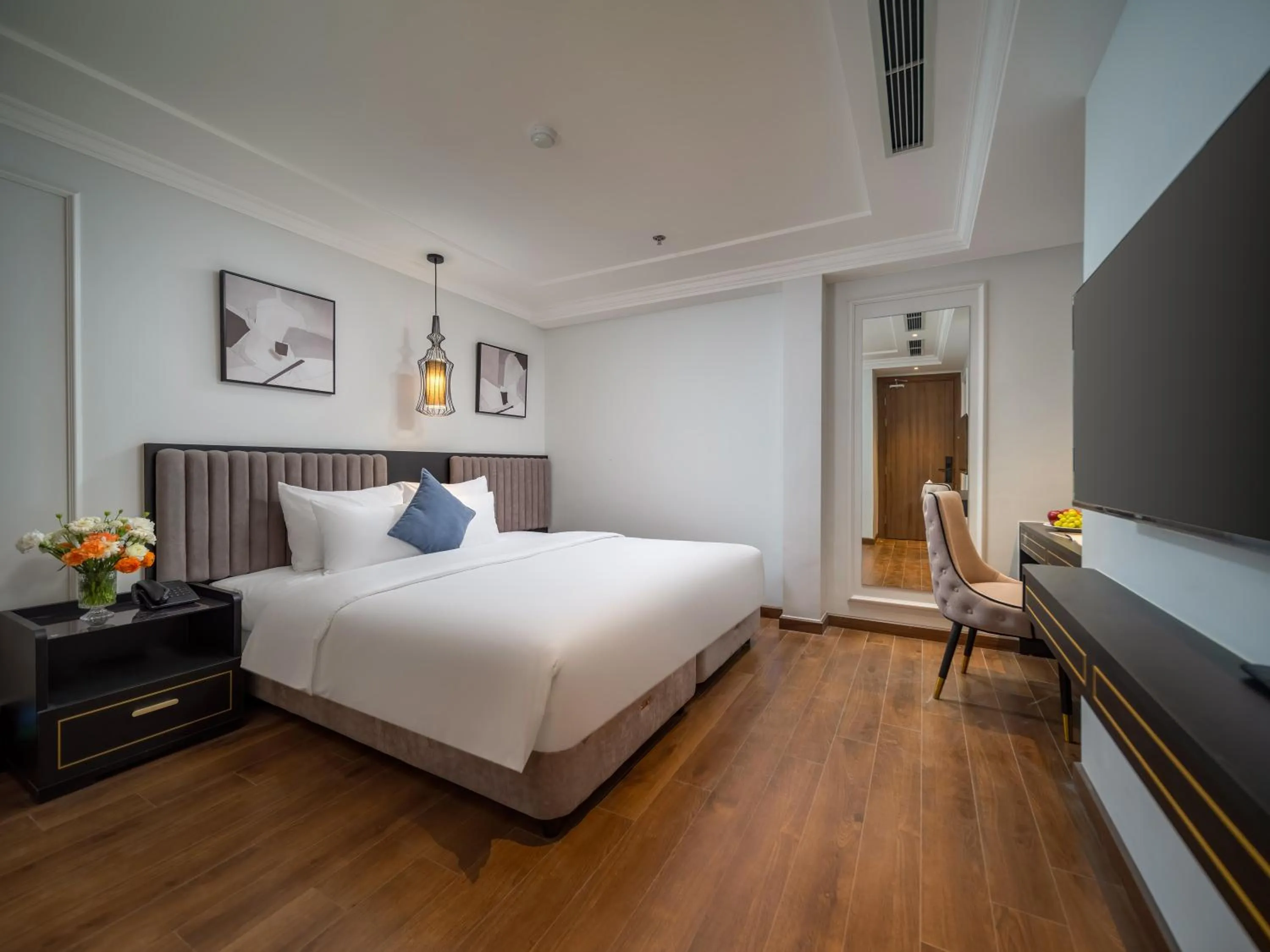 Deluxe King Room - single occupancy in Cloud 22Land hotel