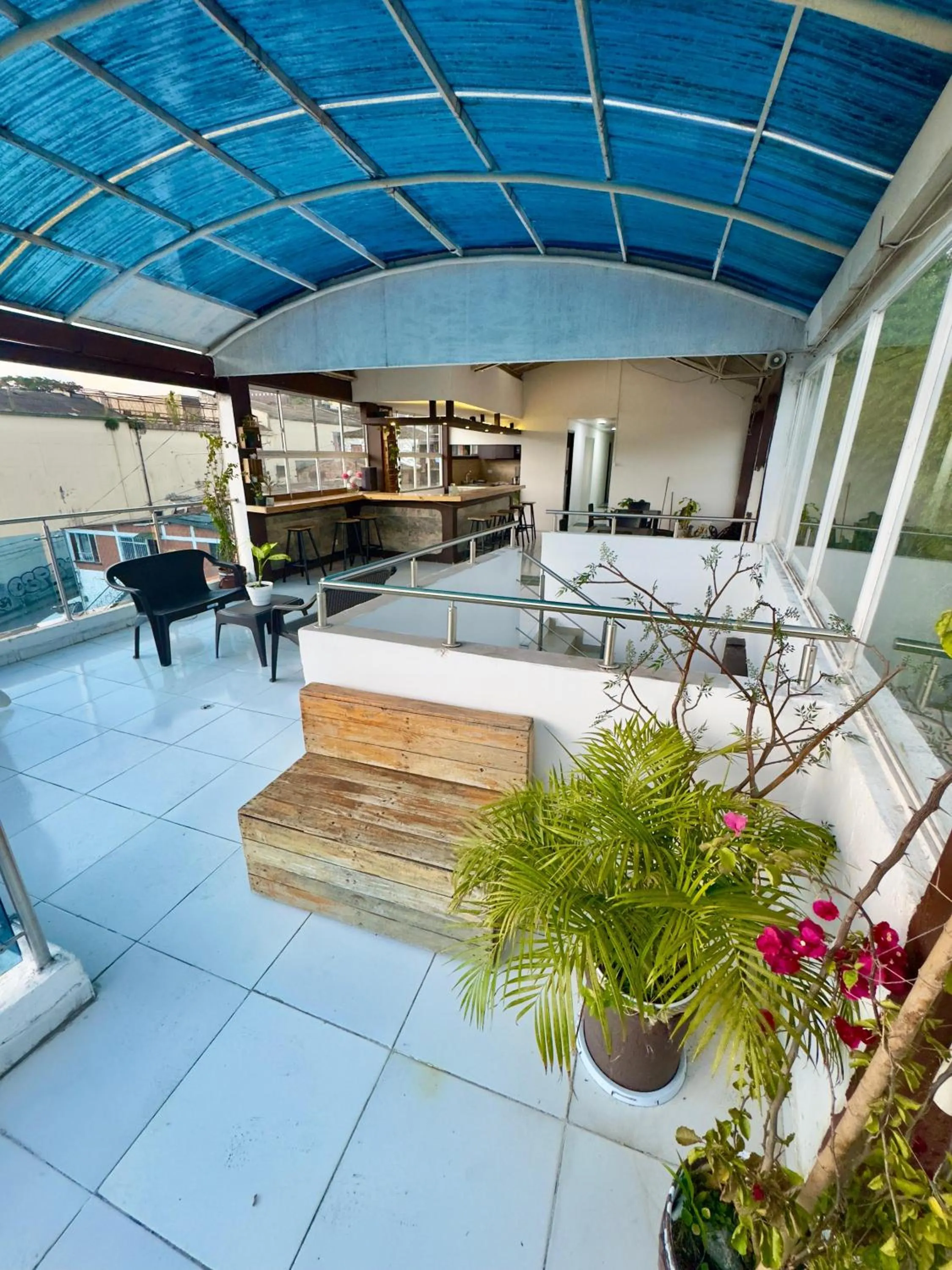 Restaurant/places to eat in Hotel Blue