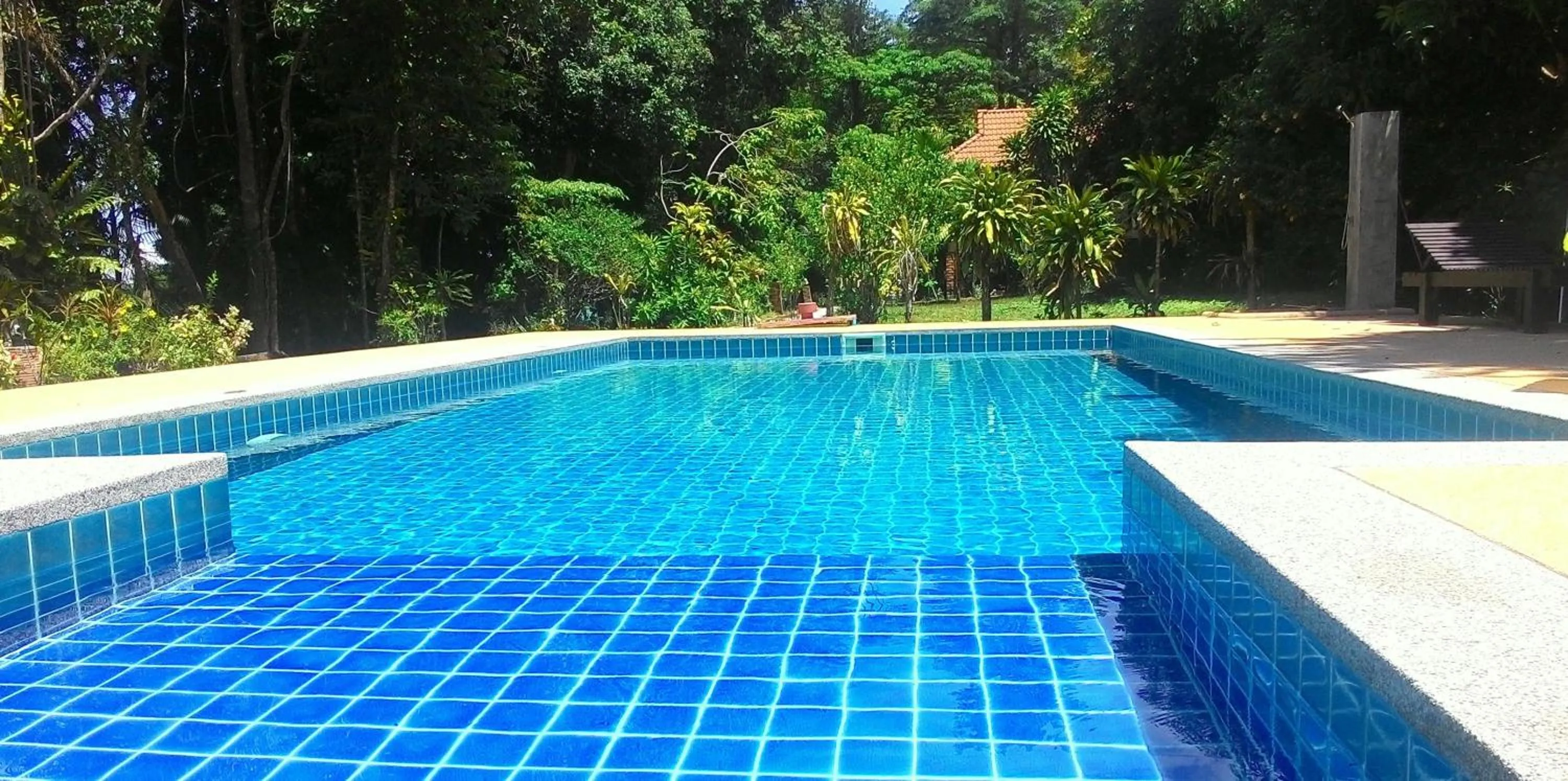 Swimming pool in Poseidon Bungalows