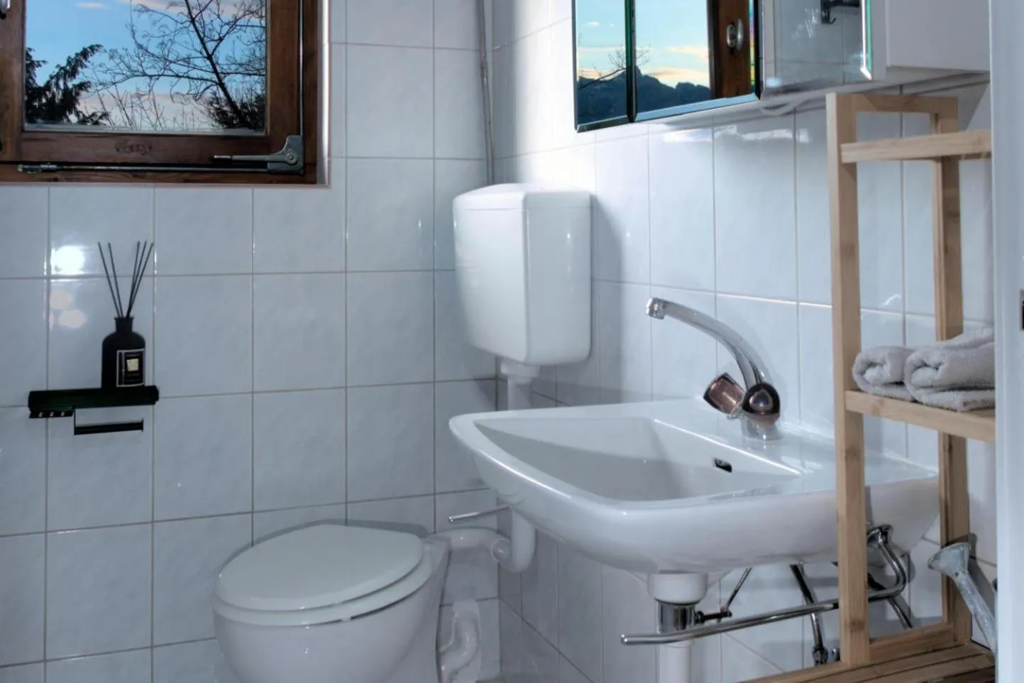 Toilet in Apartment - Sleeps 3 - Balcony - Garden