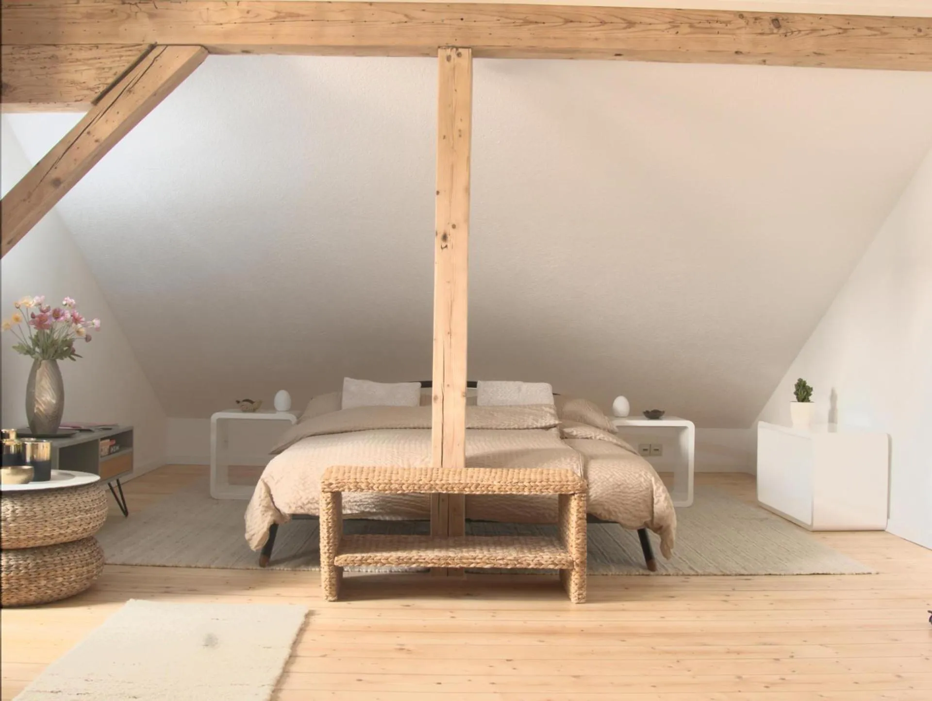Bed in Apartment - Sleeps 3 - Balcony - Garden