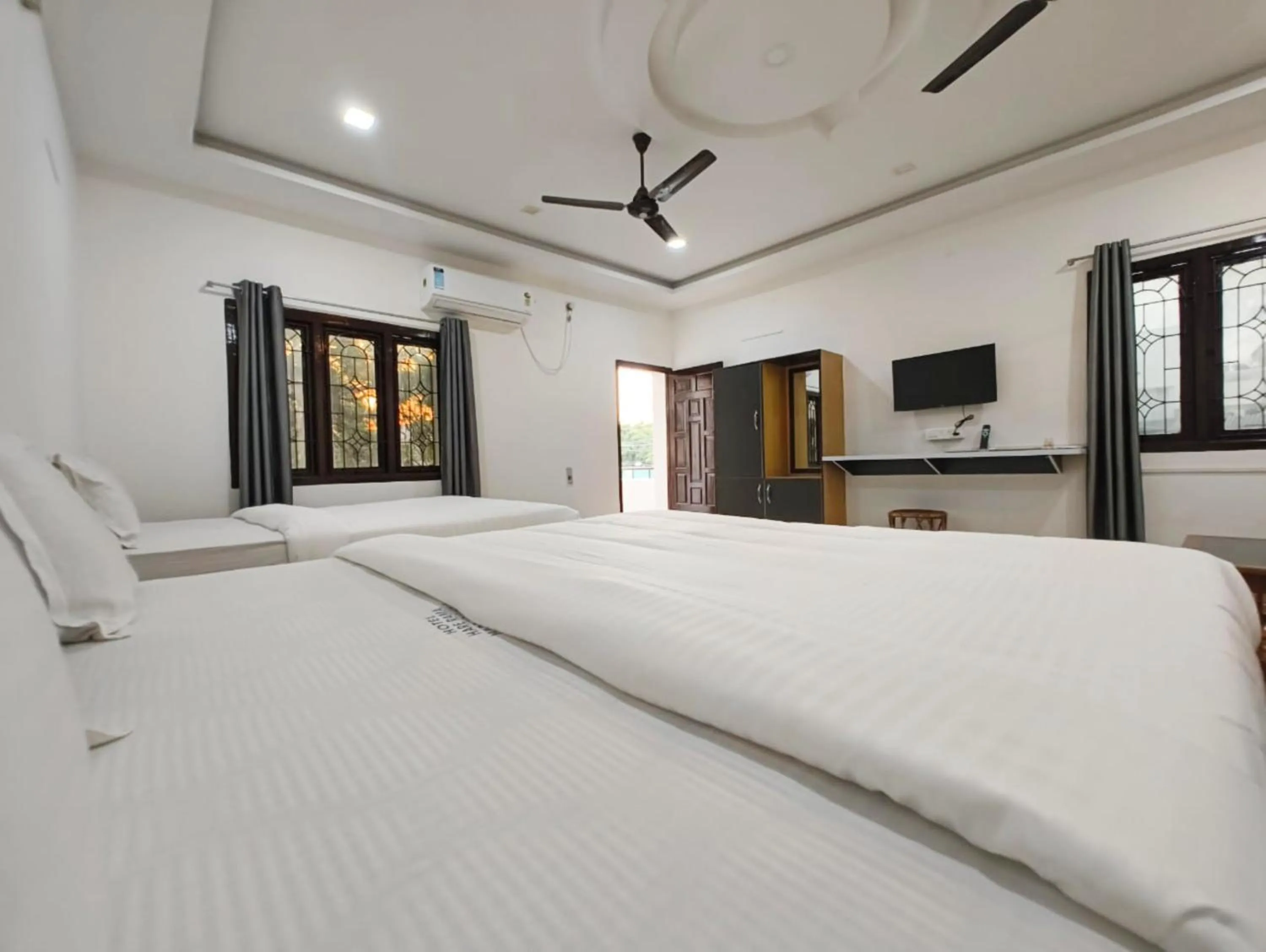 TV and multimedia, Bed in Hare Rama Hare Krishna - EESHA Hotel